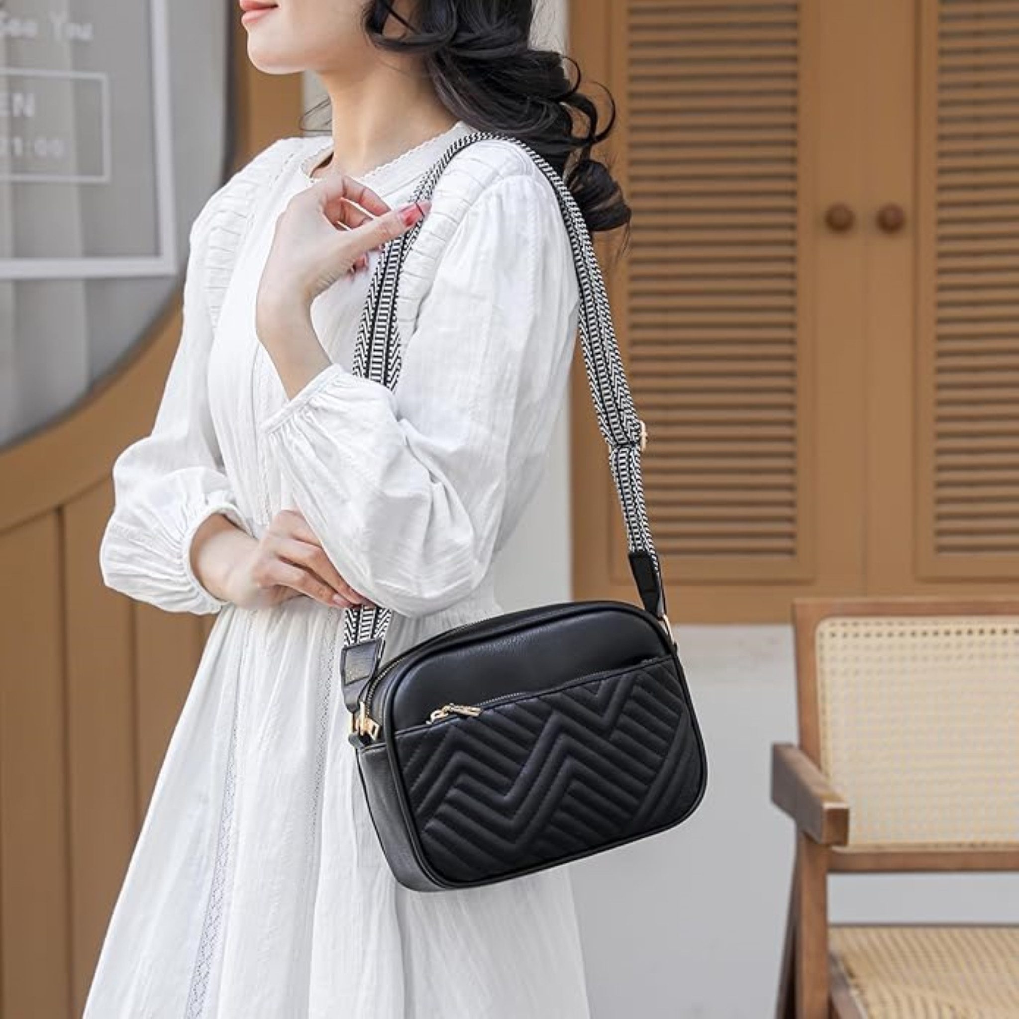 LA CUTE Umhängetasche Damen Crossbody-Tasche aus veganem Leder mit breitem Riemen. (Kleine Schultertasche mit Reißverschluss und breitem Tragegurt., Crossbody-Tasche aus veganem Leder mit verstellbarem Riemen), Modische Crossbody-Tasche aus veganem Leder mit breitem Trageriemen.