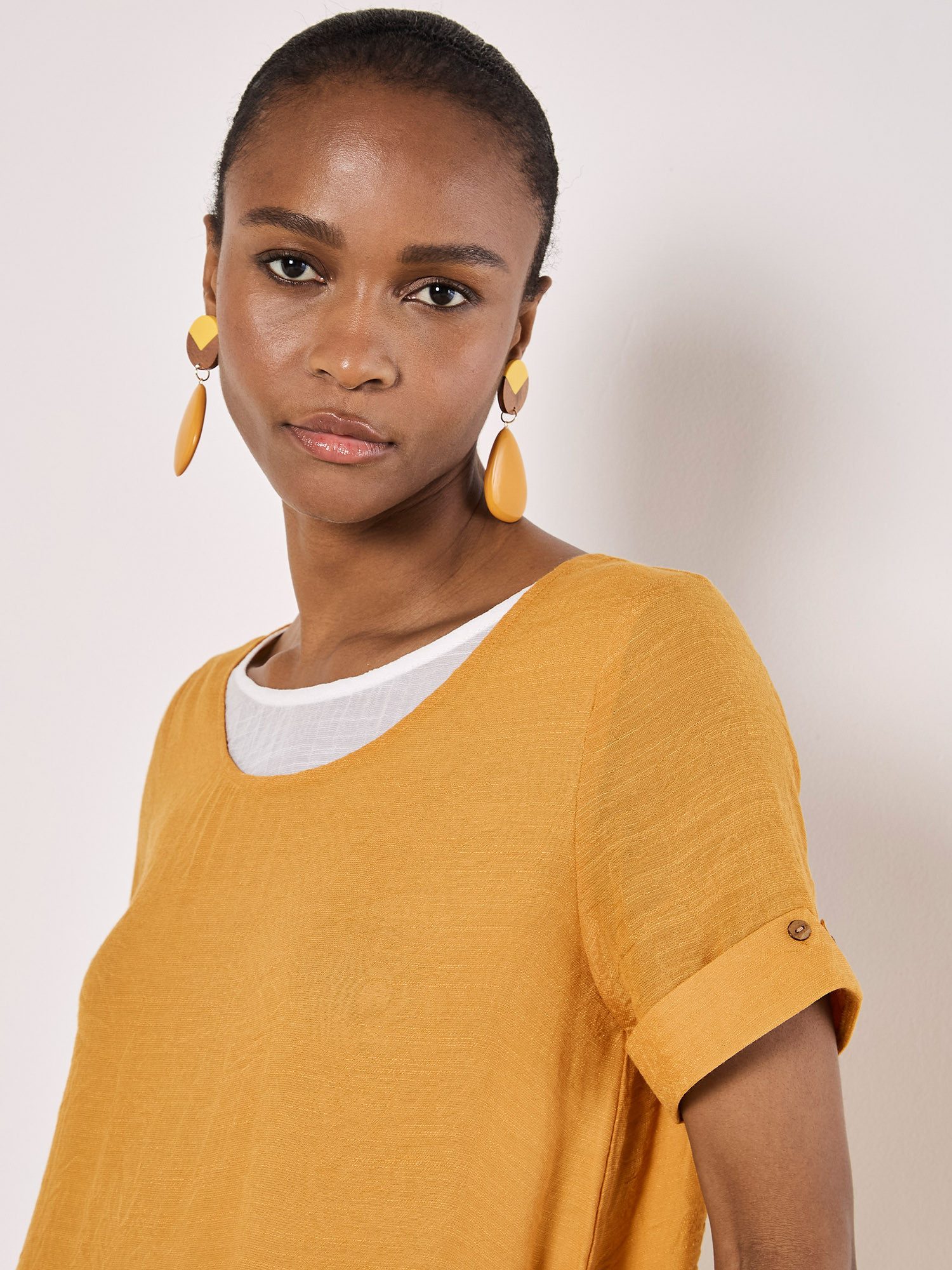Apricot Minikleid Schimmerndes Lagenkleid (1-tlg) mit Umgeschlagärmeln