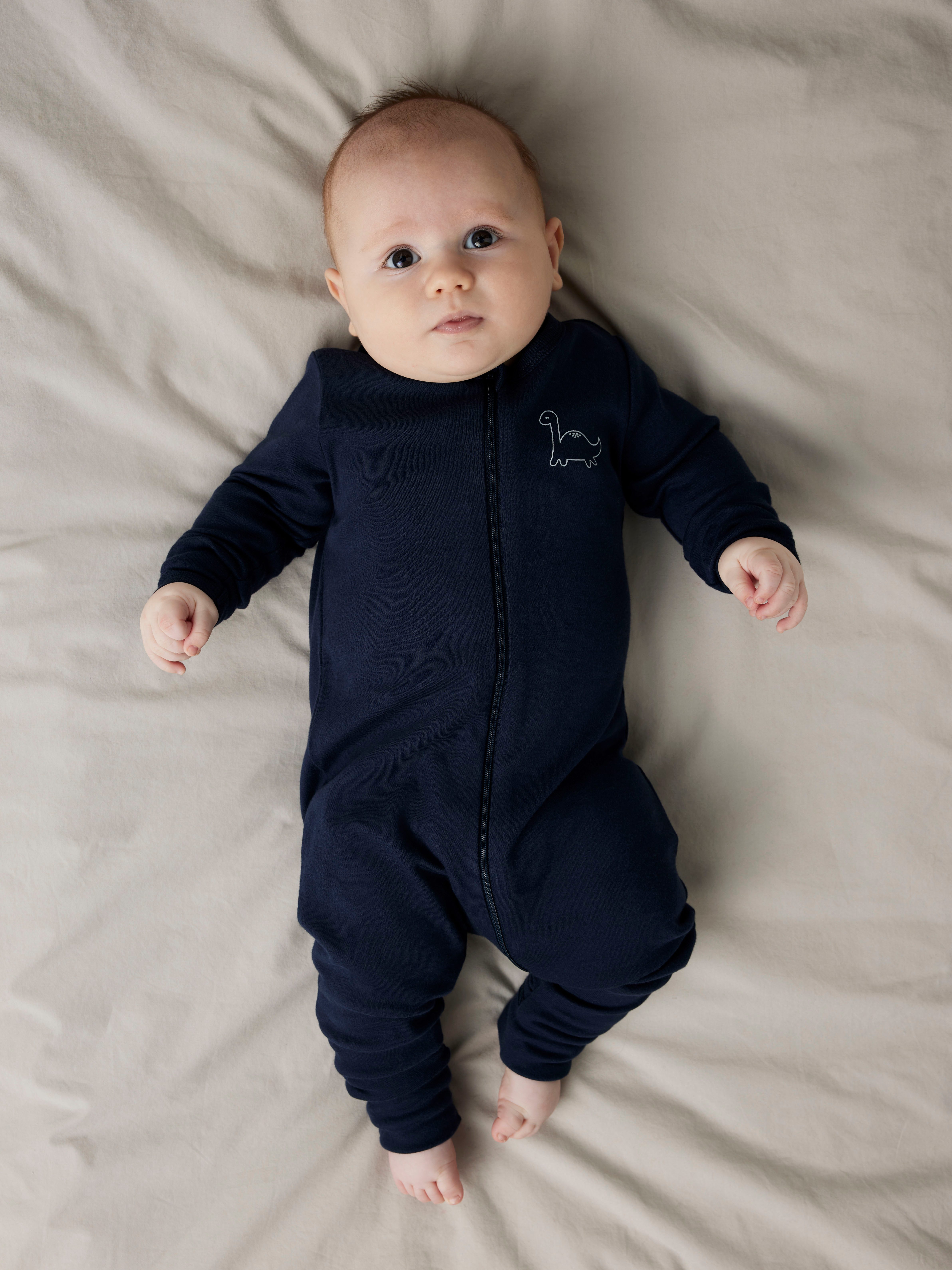 Name It Schlafanzug NBMNIGHTSUIT 2P ZIP FF GREY DINO NOOS (Packung, 2 tlg) mit tollen Dino-Motiven