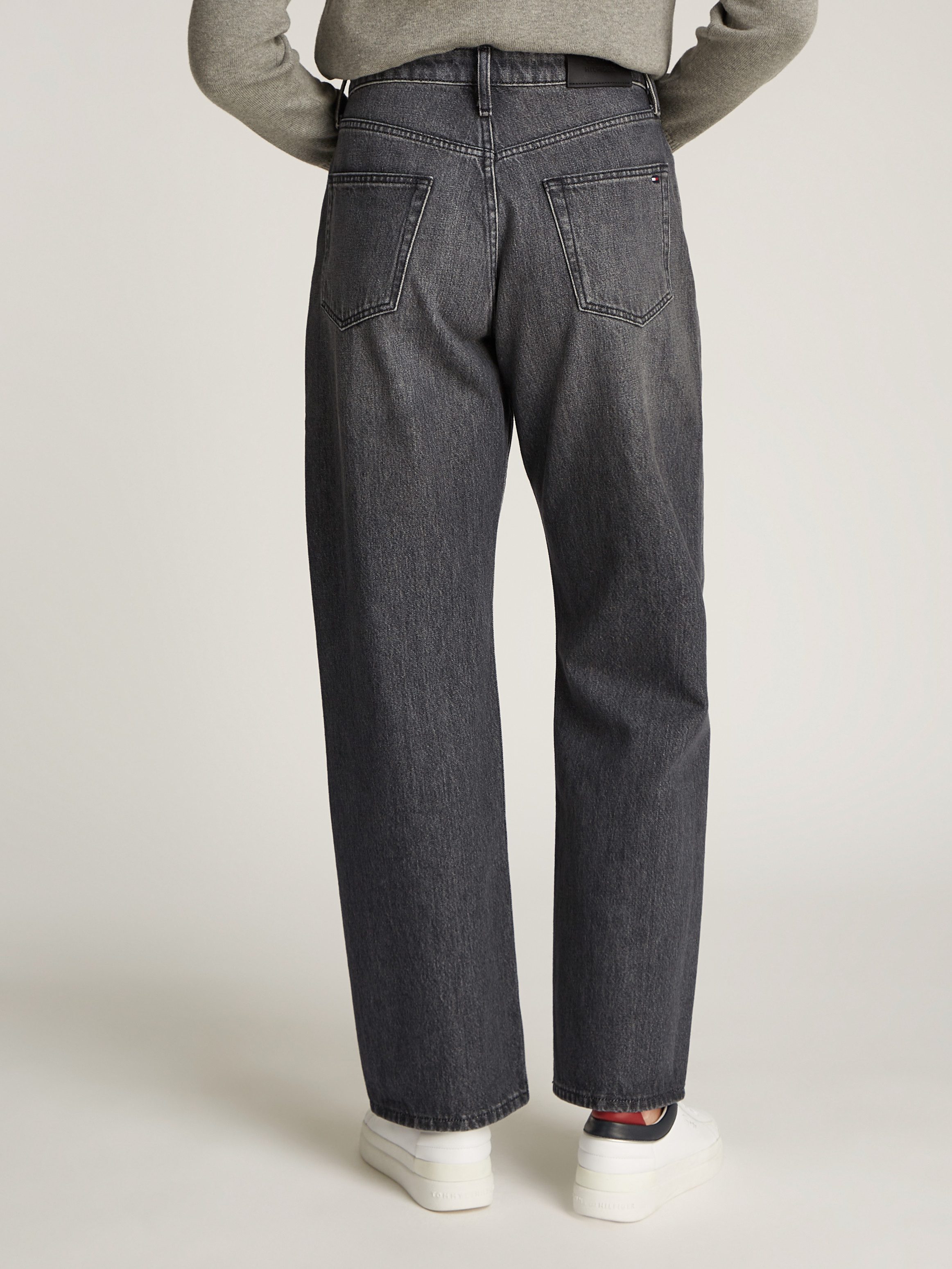 Tommy Hilfiger Straight-Jeans CLASSIC STRAIGHT RW mit Logo-Badge, in Knöchellänge