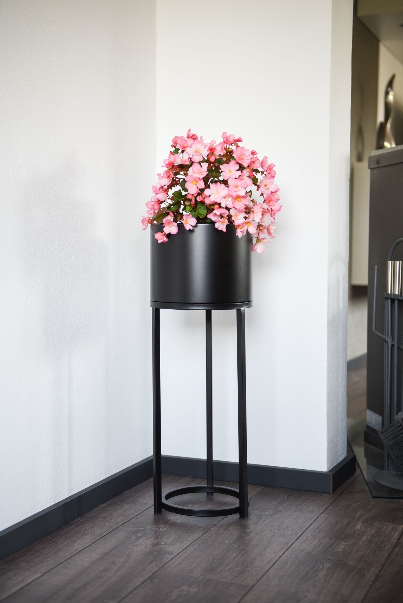 VIVANNO Blumentopf »Blumentopf auf Ständer, mit Beinen ELEVATE ROUND -  Schwarz Matt - 25x69 cm«