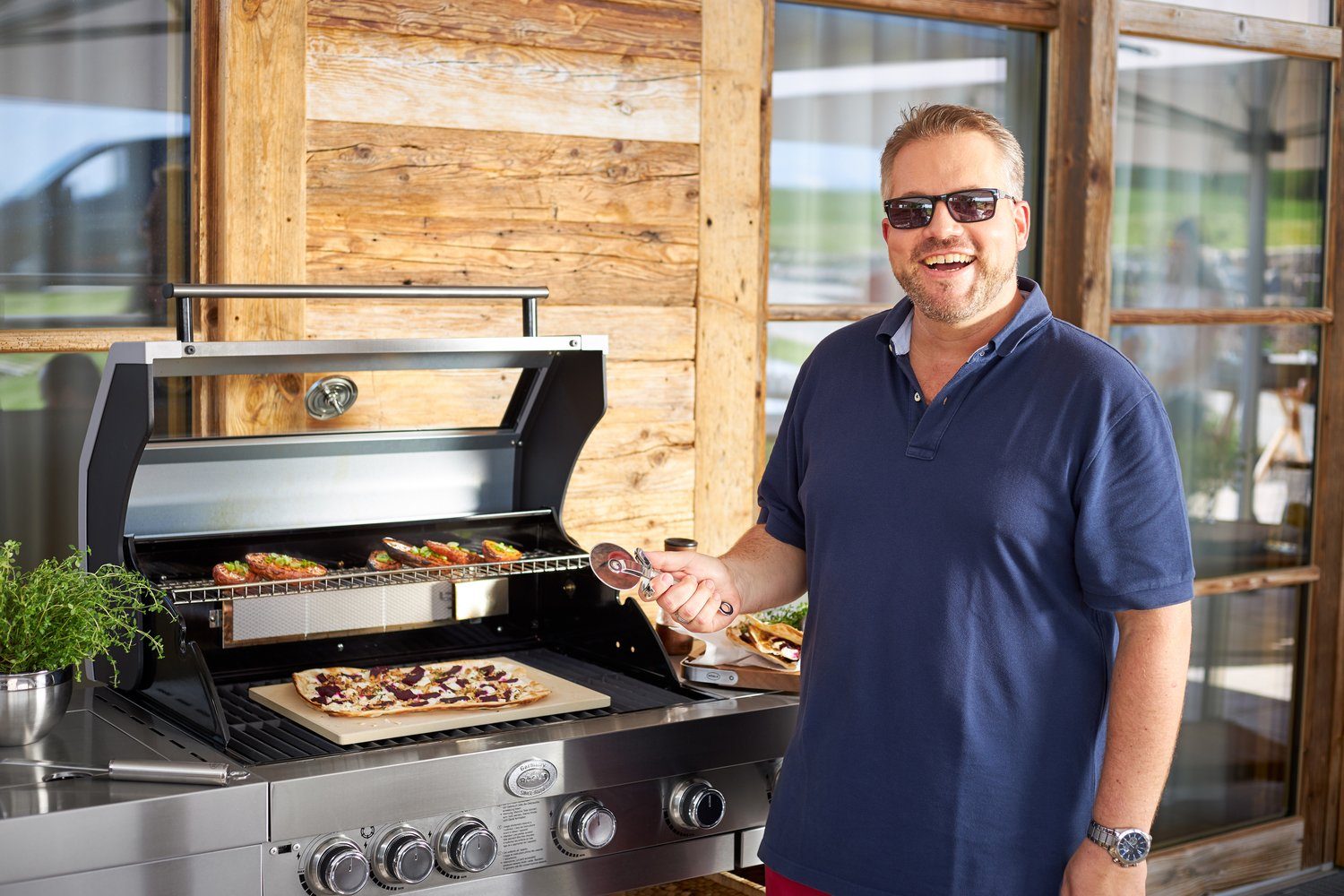 RÖSLE Pizzaschneider, beidseitig Edelstahl stabiles geschliffene 18/10 Rad, Klinge