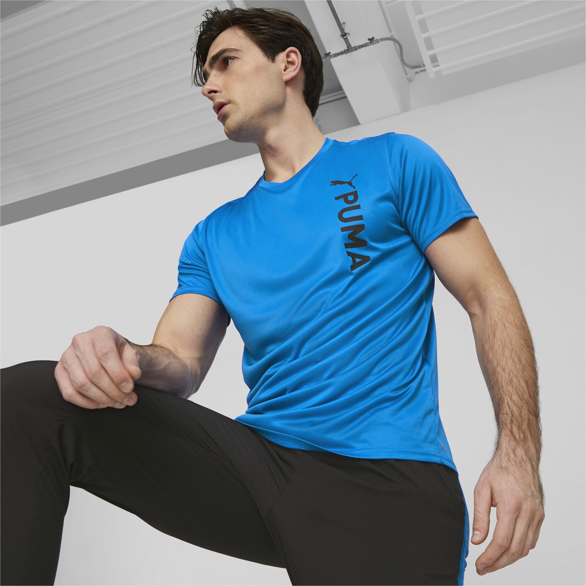 PUMA Trainings-T-Shirt PUMA Trainingsshirt links Brust auf FIT Herren, Logo PUMA der