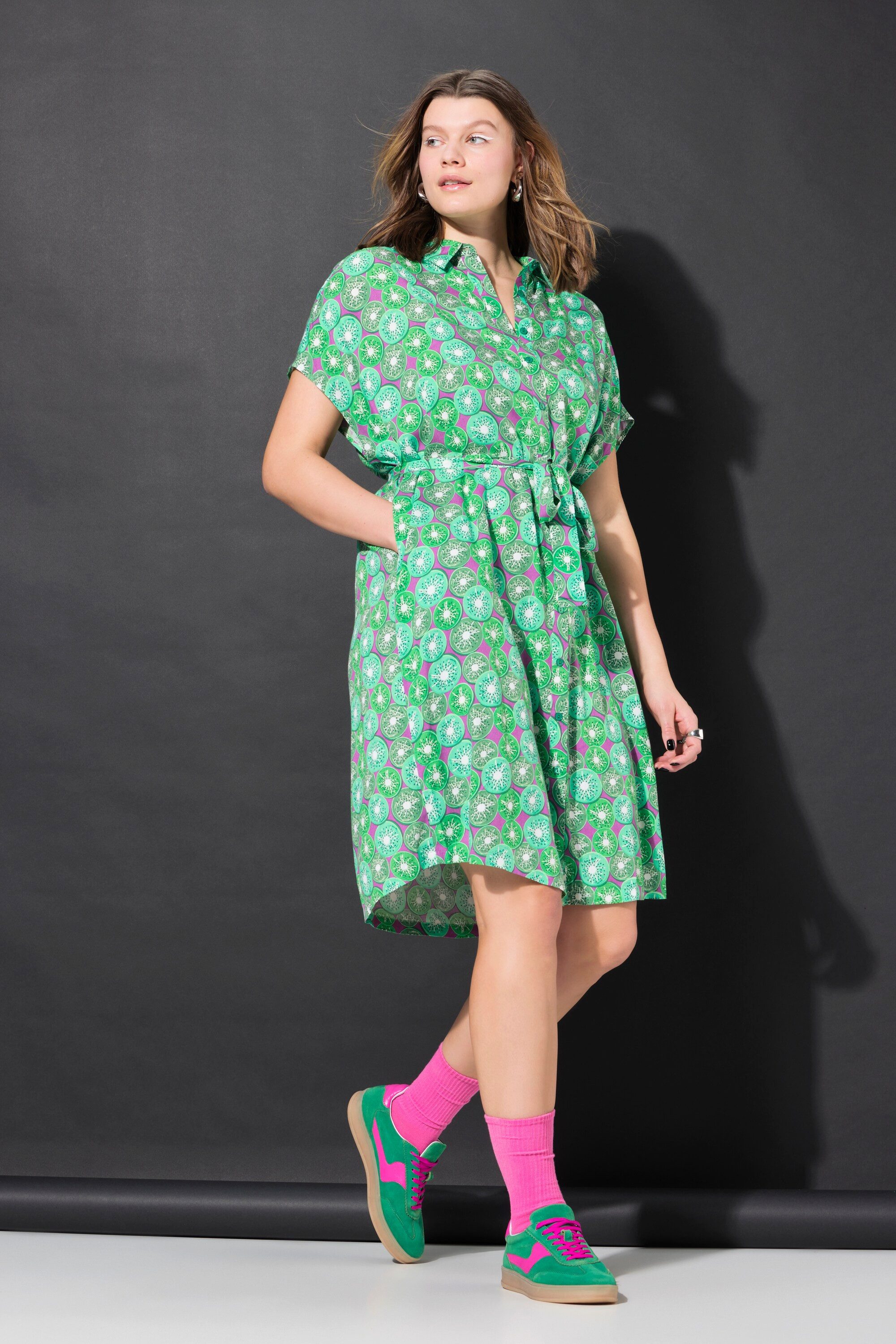 Studio Untold Hemdblusenkleid Hemdblusen-Midikleid Fruits-Print Bindegürtel
