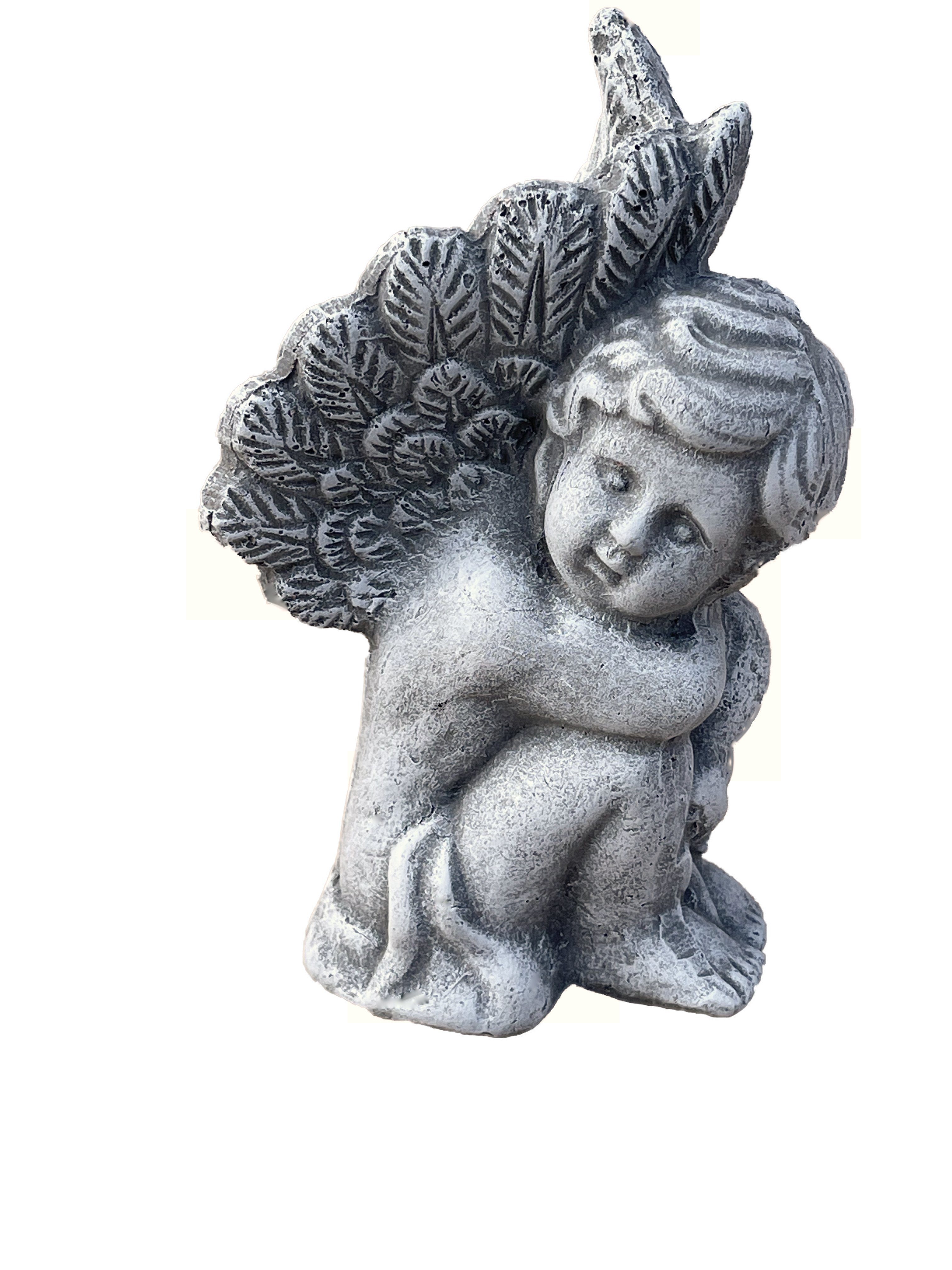 Stone and Style Engelfigur Steinfigur Engel mit Flügel sitzend frostfest massiv