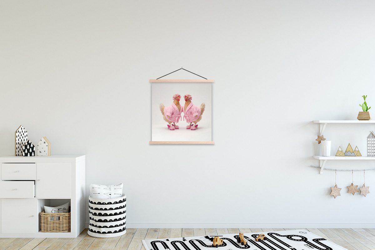 MuchoWow Poster Hühner - Bademantel - Schrittzapfen - Absätze, (1 St), Posterleiste, Textilposter für Wohnzimmer, Bilderleiste, 40x40 cm