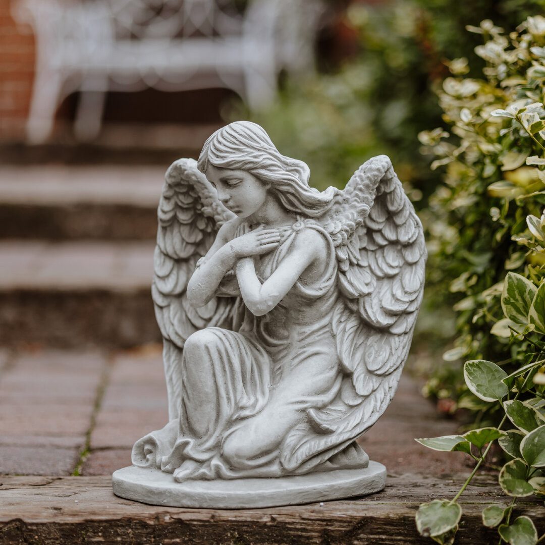gartendekoparadies.de Gartenfigur Sitzender Engel mit gekreuzten Armen, Steinfigur H. 36 cm, 12 kg, Frostsicher