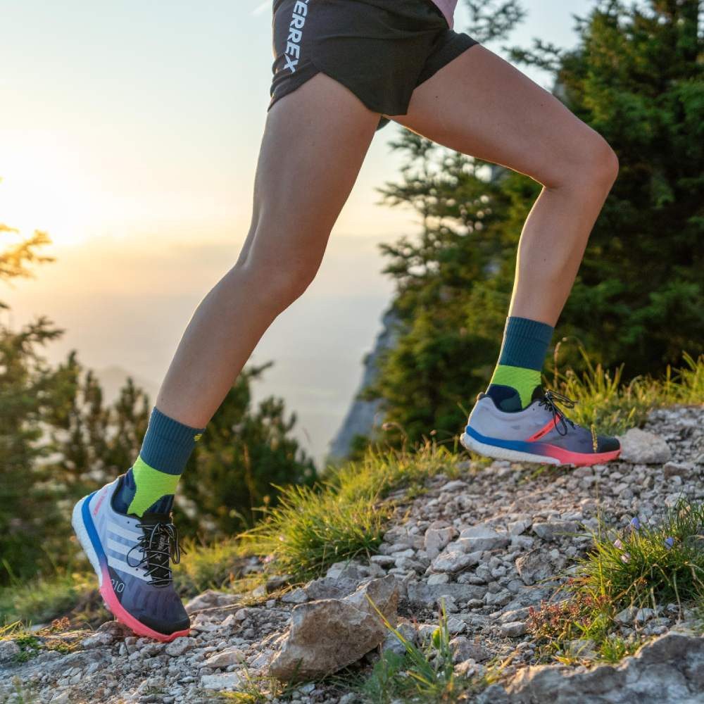 Bauerfeind Sportsocken Trail Run Mid Cut (Kompressionssocke) lemongelb/blau günstig online kaufen