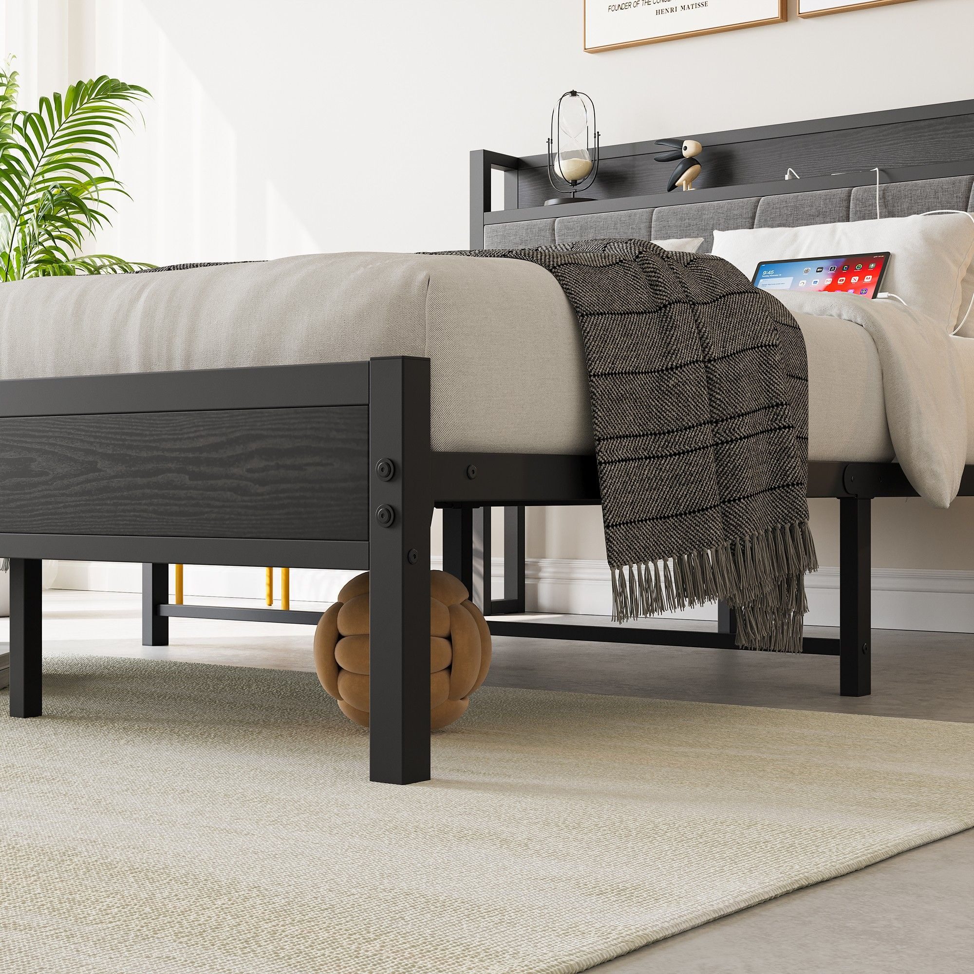STILVORA Jugendbett Metallbett 140x200 Gepolsterte Kopfteil Bettgestell bett mit Steckdose (Eisenbett, Funktionsbett mit Lattenrost, 1-tlg., 27 cm Bodenfreiheit für extra Aufbewahrung, 140*200cm, ohne Matratze), mit schwarzem Metallrahmen, integrierten USB-Anschlüssen