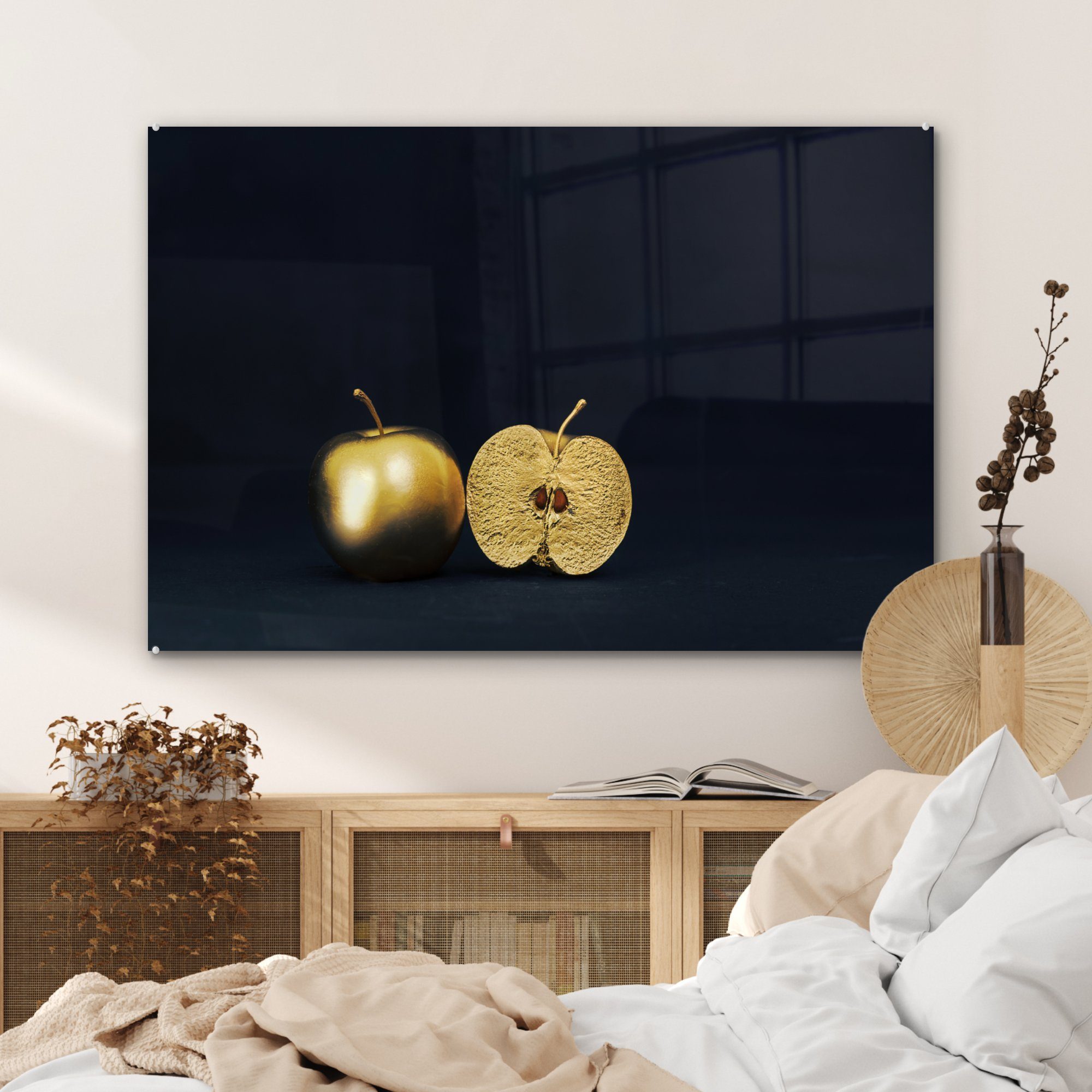 mit schwarzem einem Apfel Hintergrund, St), (1 Acrylglasbilder MuchoWow goldenen auf Schlafzimmer Stilleben Acrylglasbild & Wohnzimmer