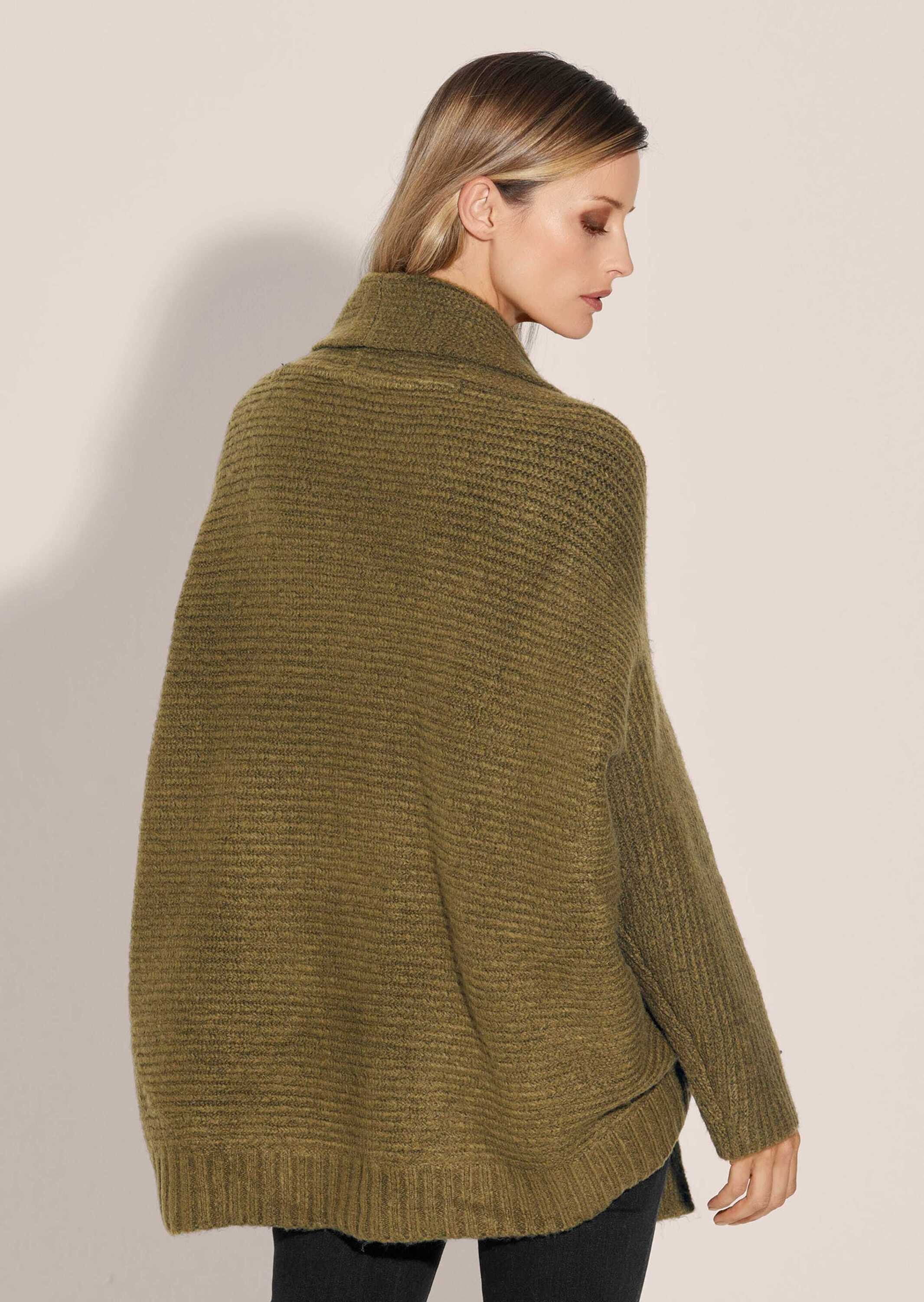 MADELEINE Strickjacke Oversized Cardigan mit Stehkragen Modernes Unidesign mit Stehkragen für stilvolle Akzente
