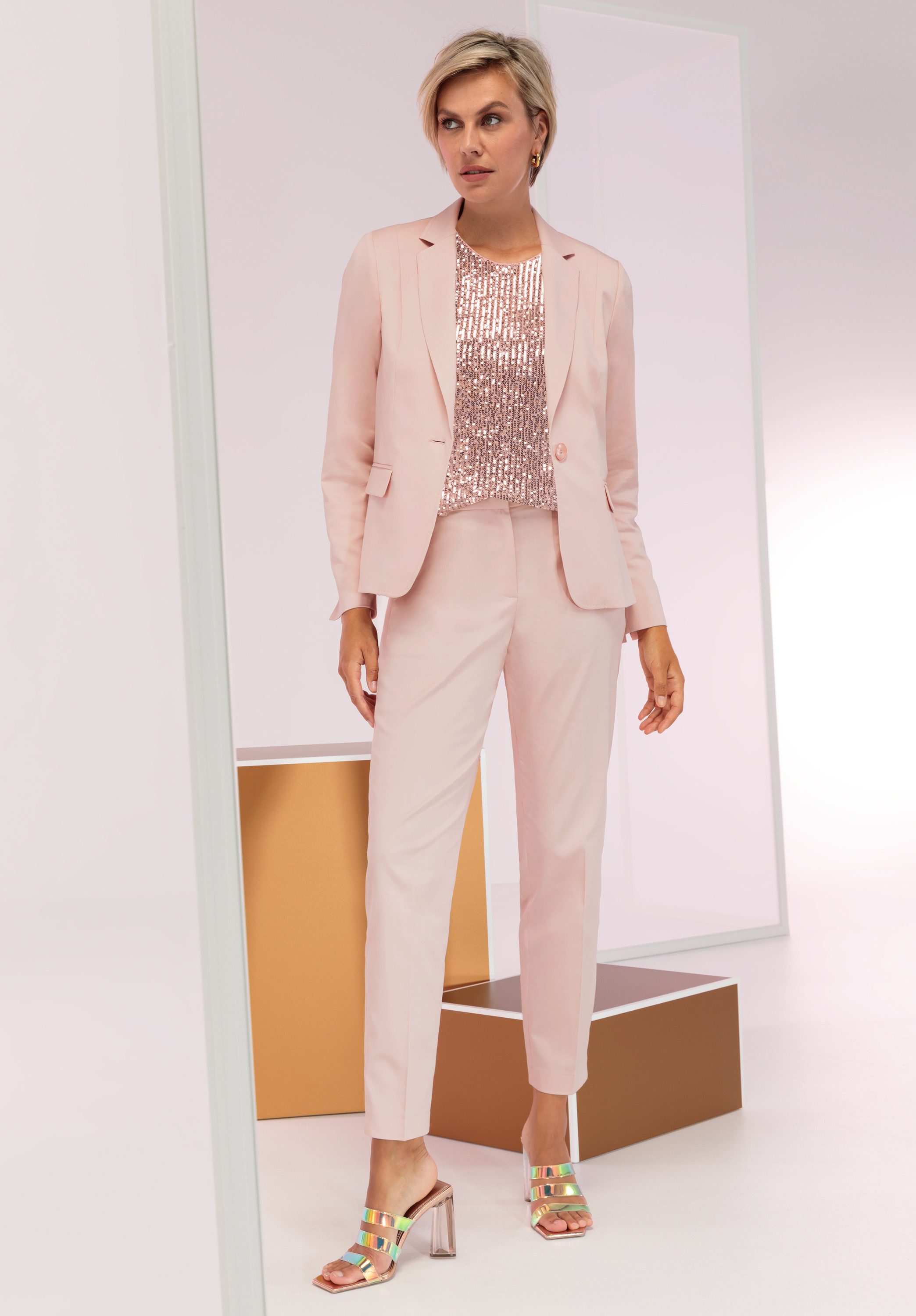 bianca Blusentop SELIS mit funkelnden Pailletten verziert