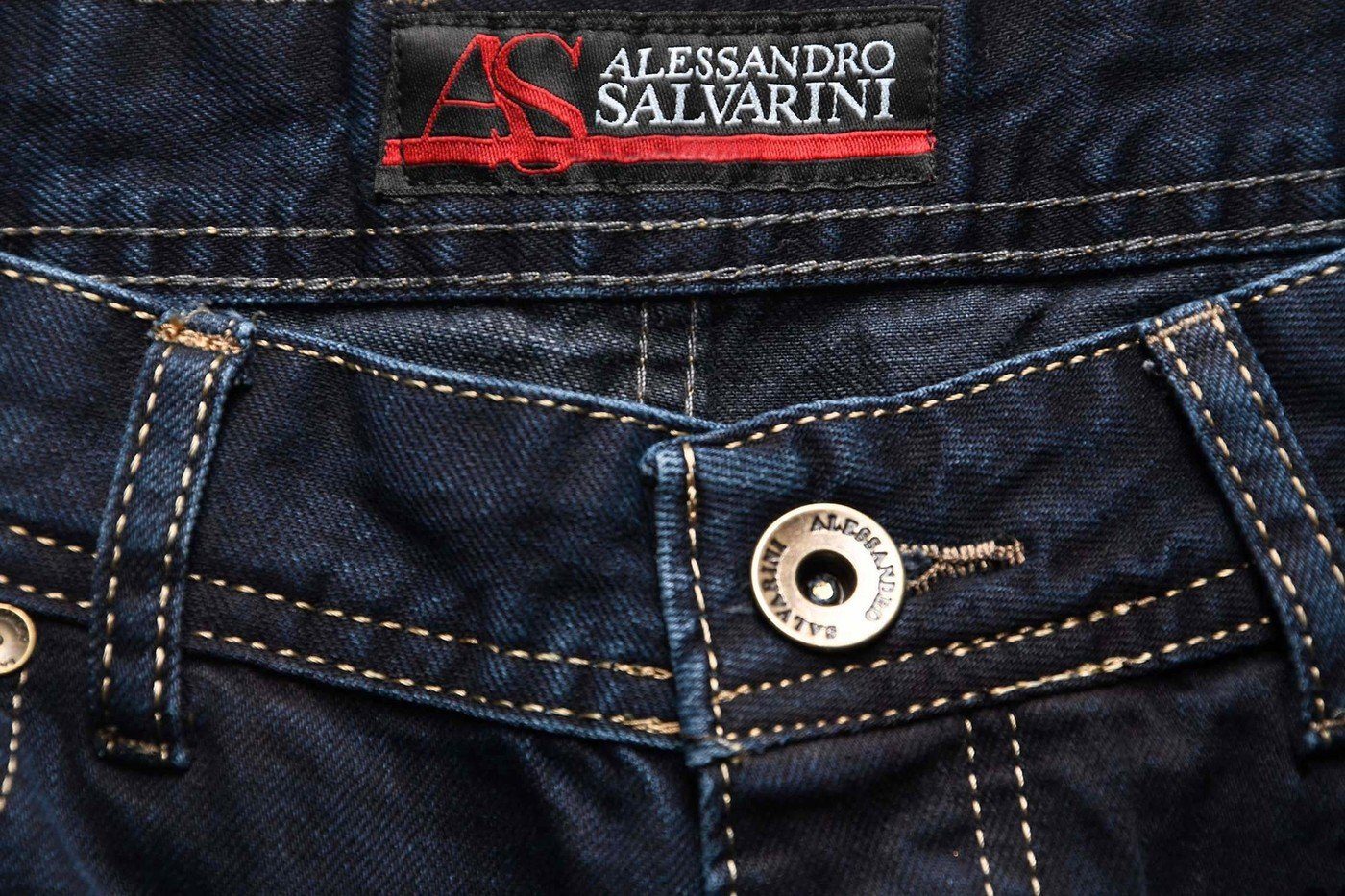 Alessandro Salvarini geradem mit Straight-Jeans ASBeppo Bein dunkelblau