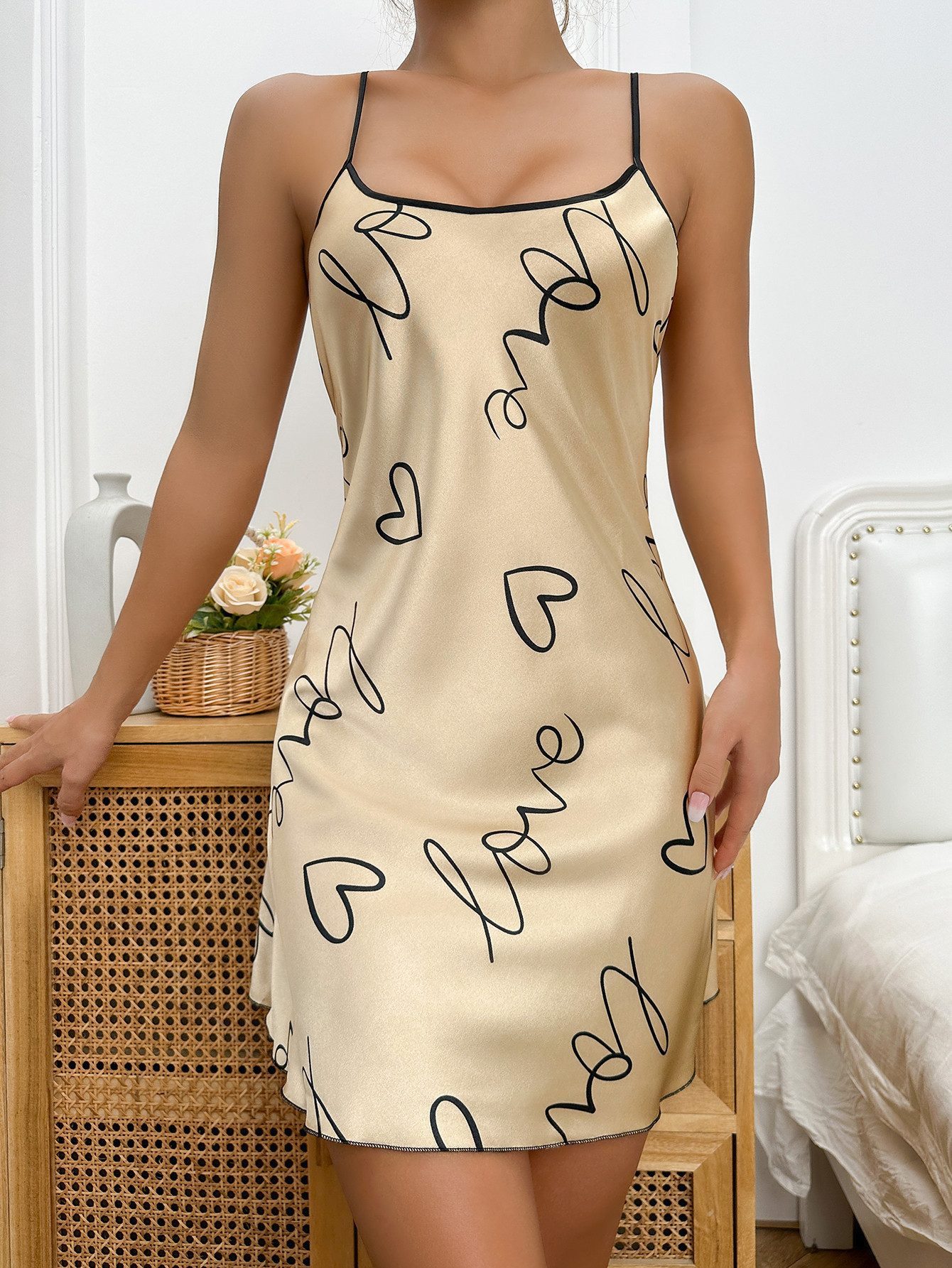 Elegant Love Nachthemd Sexy Negligee für Damen, Nachtwäsche aus Satin (1-tlg) Rückenfreie Loungewear mit Herz- und Buchstabendruck