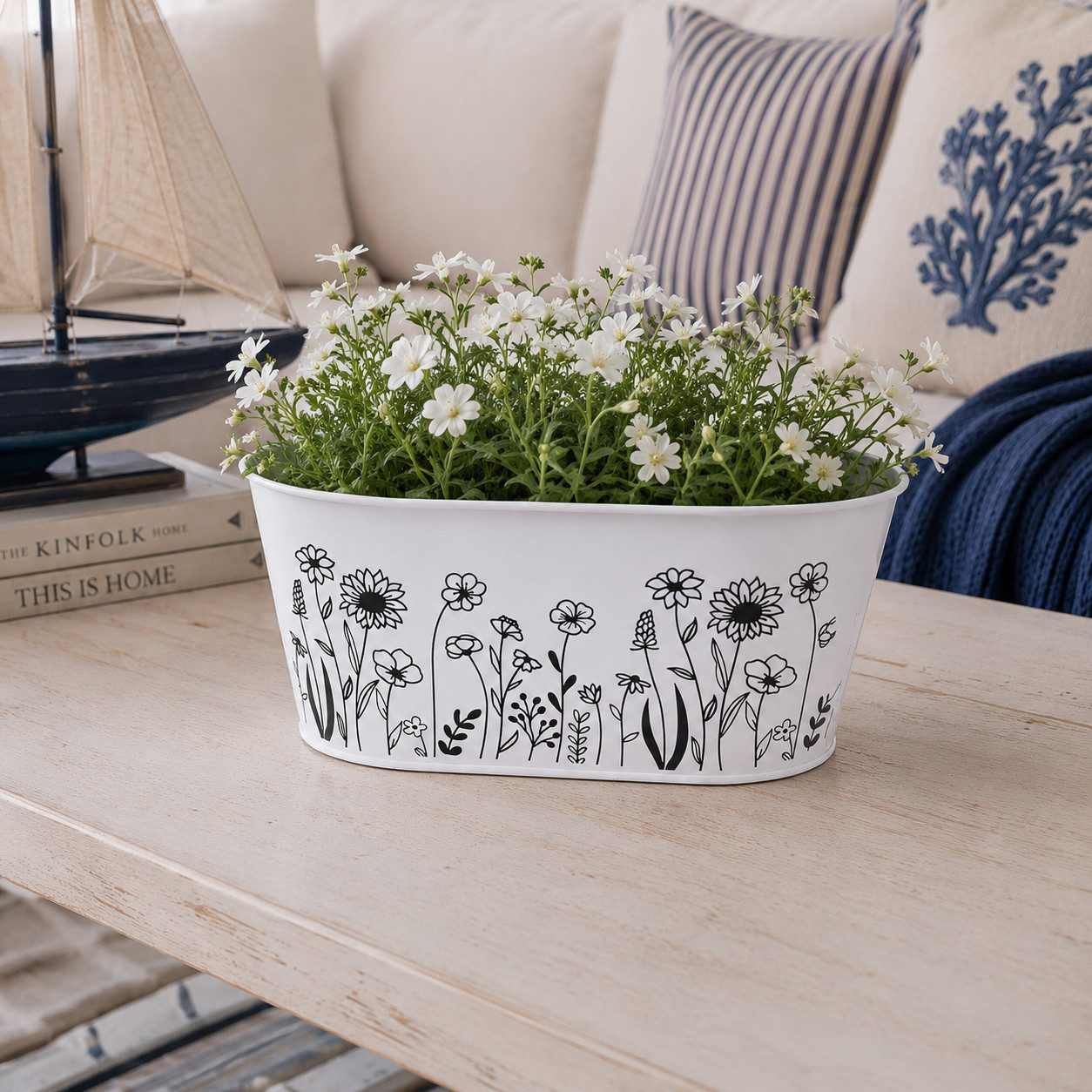 finehomegarden Blumentopf Jardiniere Metall mit Blumenmotiv Weiß 22cm oder 24cm Pflanzgefäß (1 St), Blumenkasten, Fensterbank, Balkon & Wohnbereich 2Größen wählbar