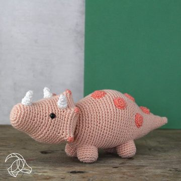 Hardicraft Kreativset Hardicraft Häkelset Amigurumi "Dino Triceratops" mit Baumwollgarn und Füllmaterial, 24cm, HC-40SM081, (embroidery kit by Marussia)