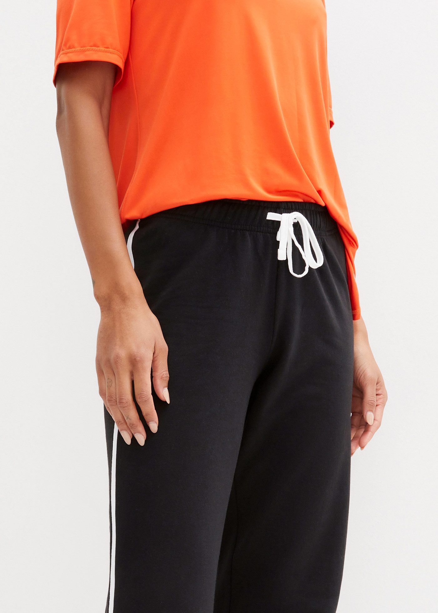 bonprix Sweathose aus Baumwolle, mit Kordelzug, Loose Fit, mit Seitenstreifen