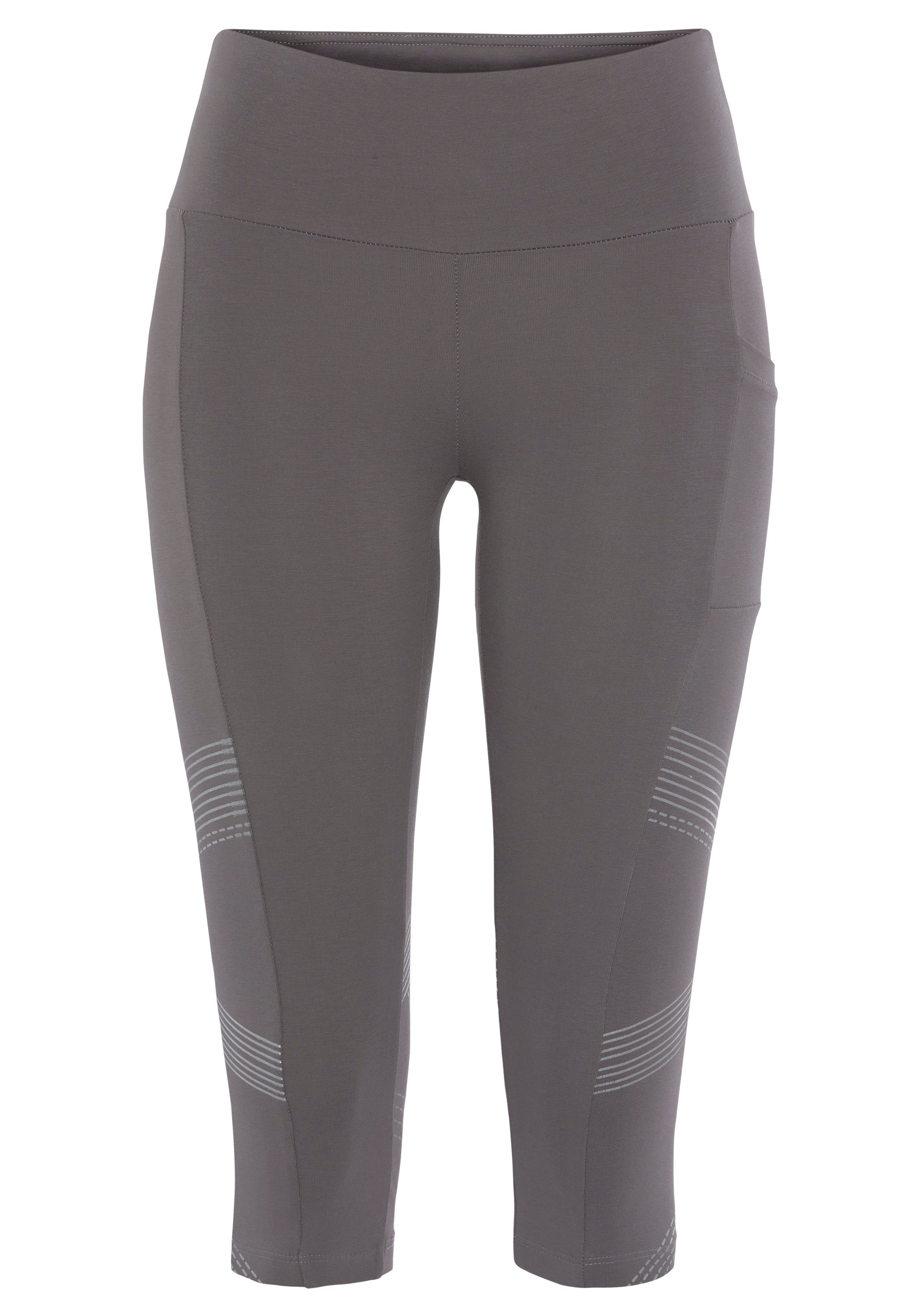 LASCANA ACTIVE Caprileggings mit optischen Reflektortprint und Handytasche. € 29,99