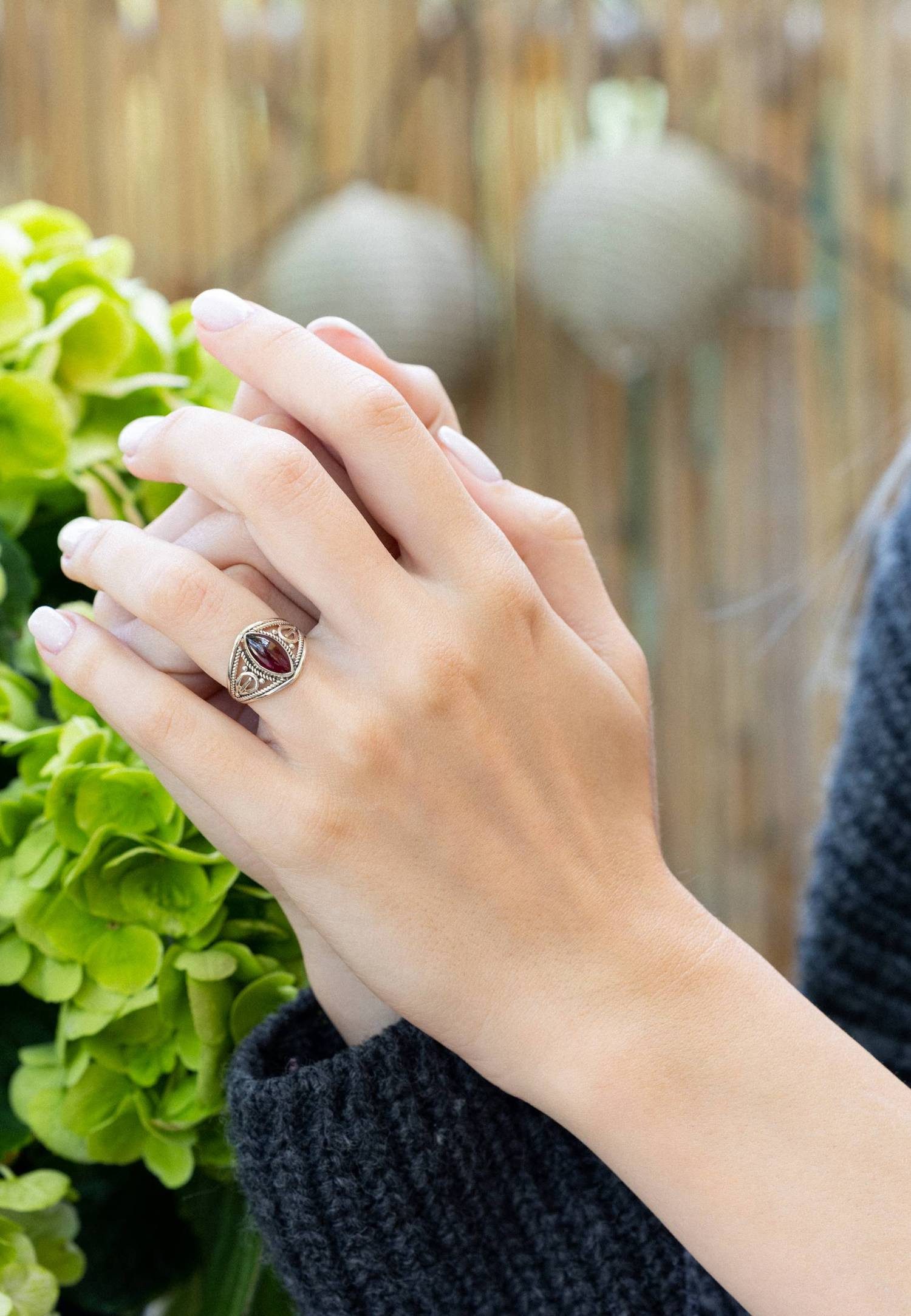 mantraroma Silberring DAHAB Ellipse aus 925 Silber mit Granat (Ring mit Schmuckbeutel), Damenring aus 925er Silber