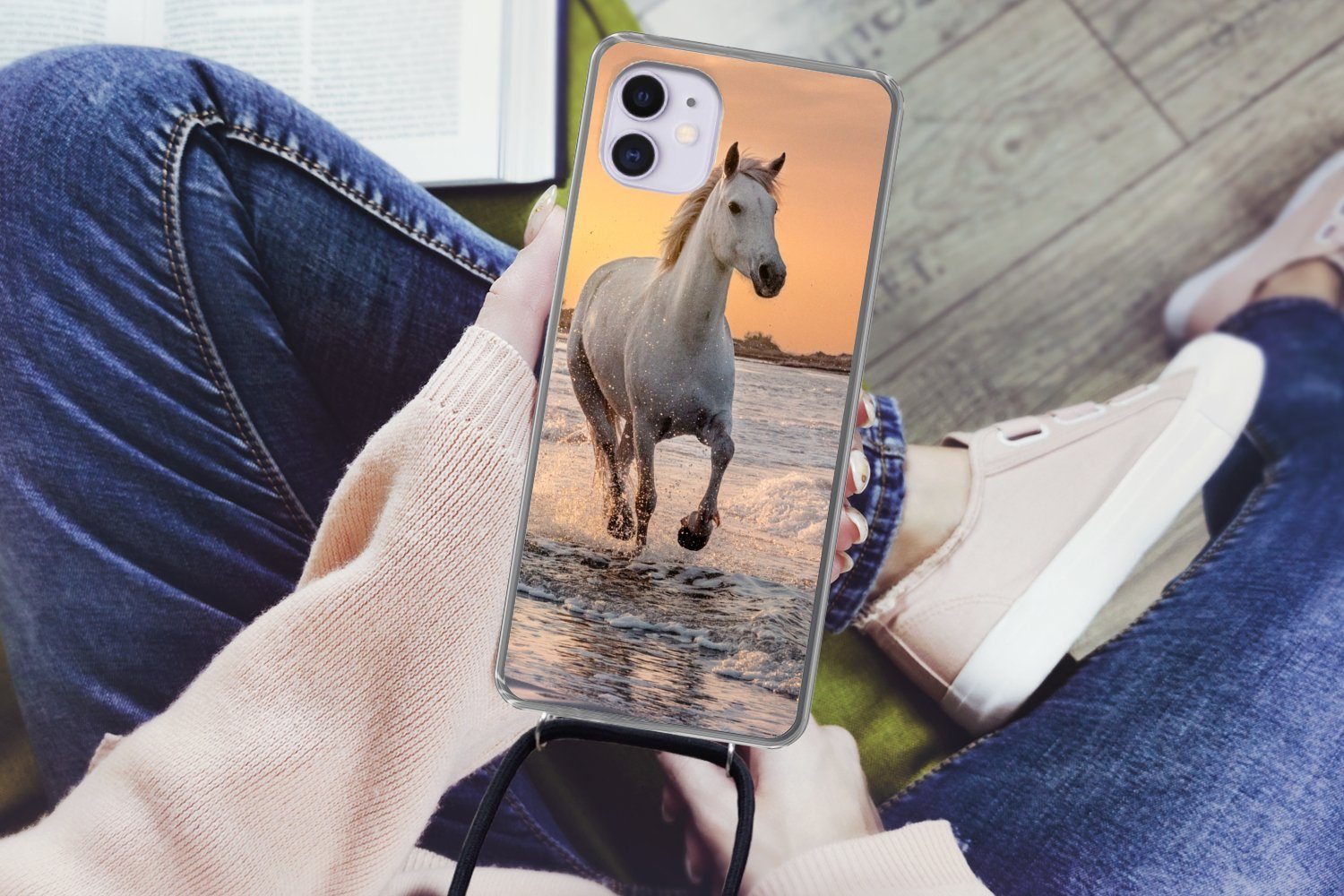 MuchoWow Handyhülle für Apple iPhone 12 Pferde - Sonne - Meer - Strand - Tiere, Tragbare Handyhüllen mit Kette zum umhängen, Handykette Handyband