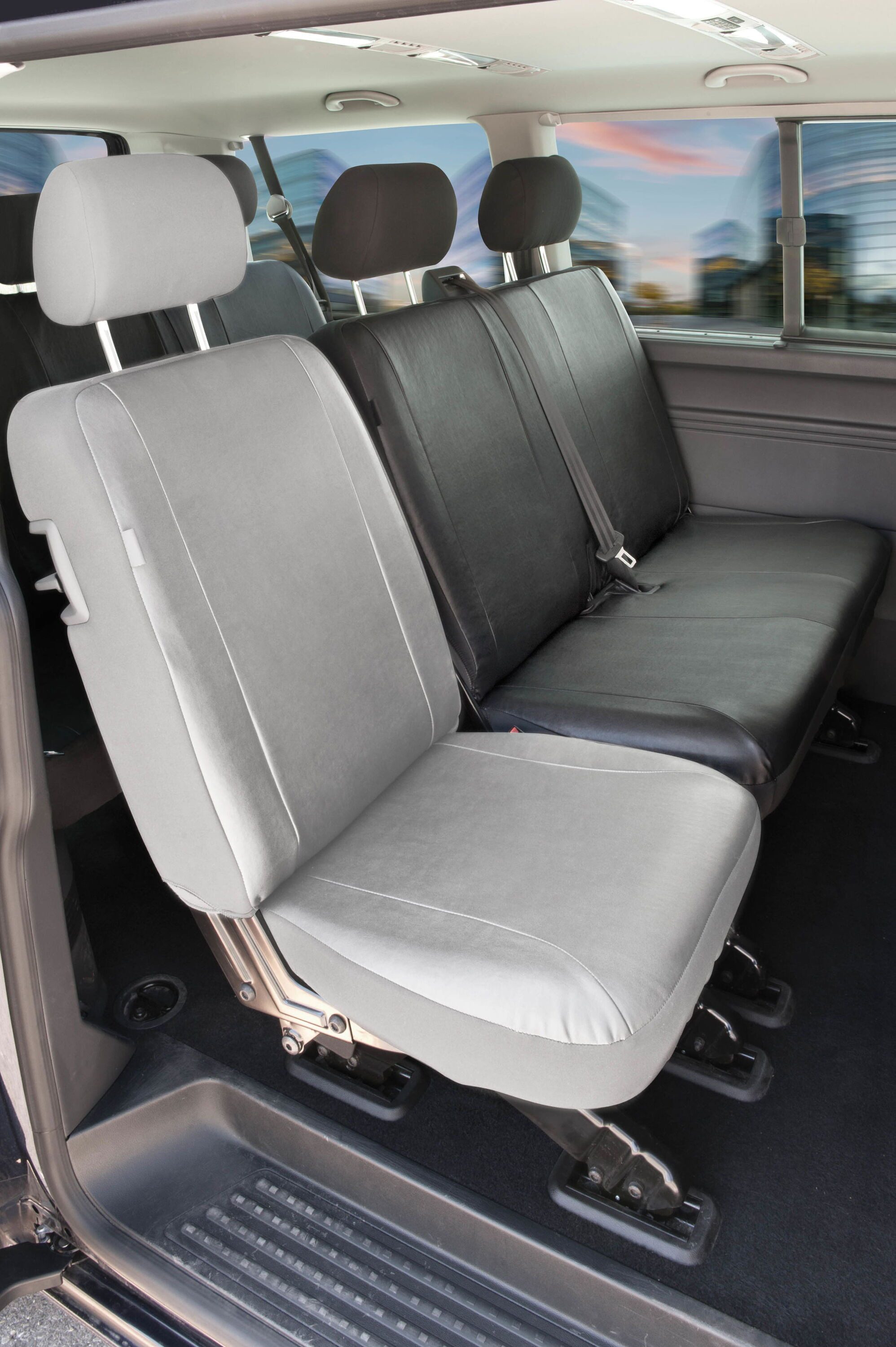 WALSER Autositzbezug Transporter VW T6 Passform, 1 Doppelbankbezug hinten, 2 Kopfstützenbezüge, 4-tlg.
