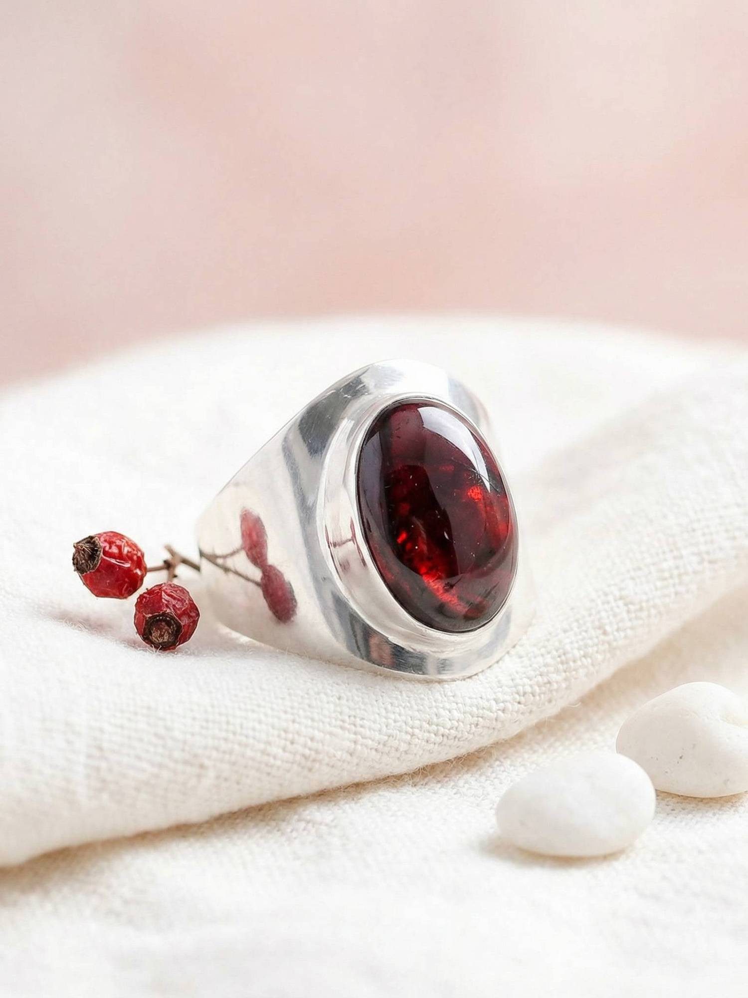 mantraroma Silberring RAHMAT aus 925 Silber mit Granat (Ring mit Schmuckbeutel), Damenring aus 925er Silber
