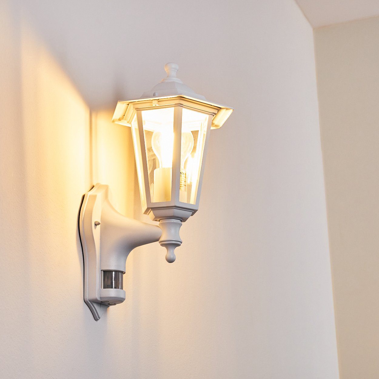 hofstein Außen-Wandleuchte »Rivale« Außenaus Metall weiß und Glas klar, ohne Leuchtmittel, Wandlampe mit Bewegungsmelder