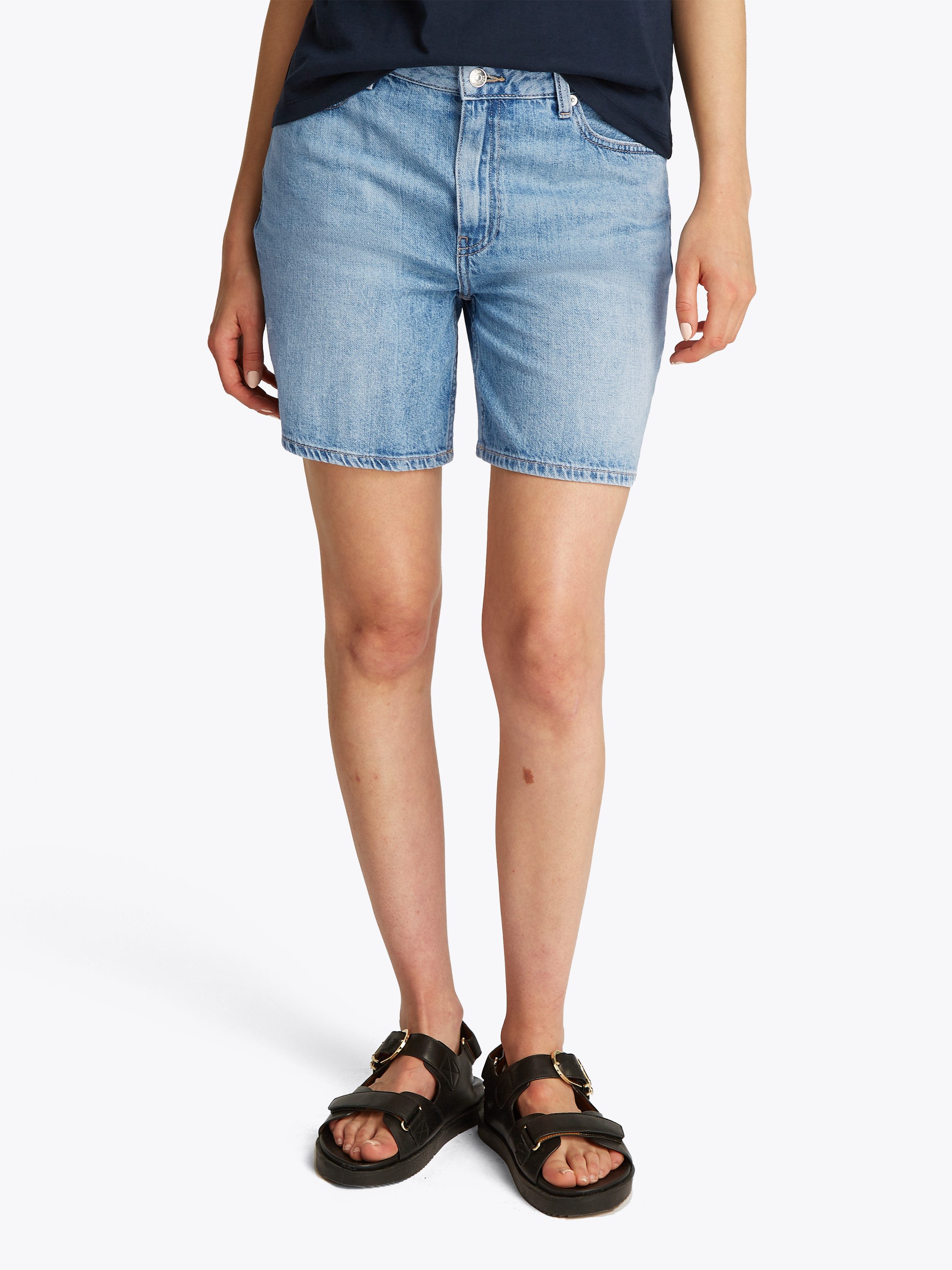 Tommy Hilfiger Shorts DNM STRAIGHT SHORT RW SIA mit leichter Waschung, Logo günstig online kaufen