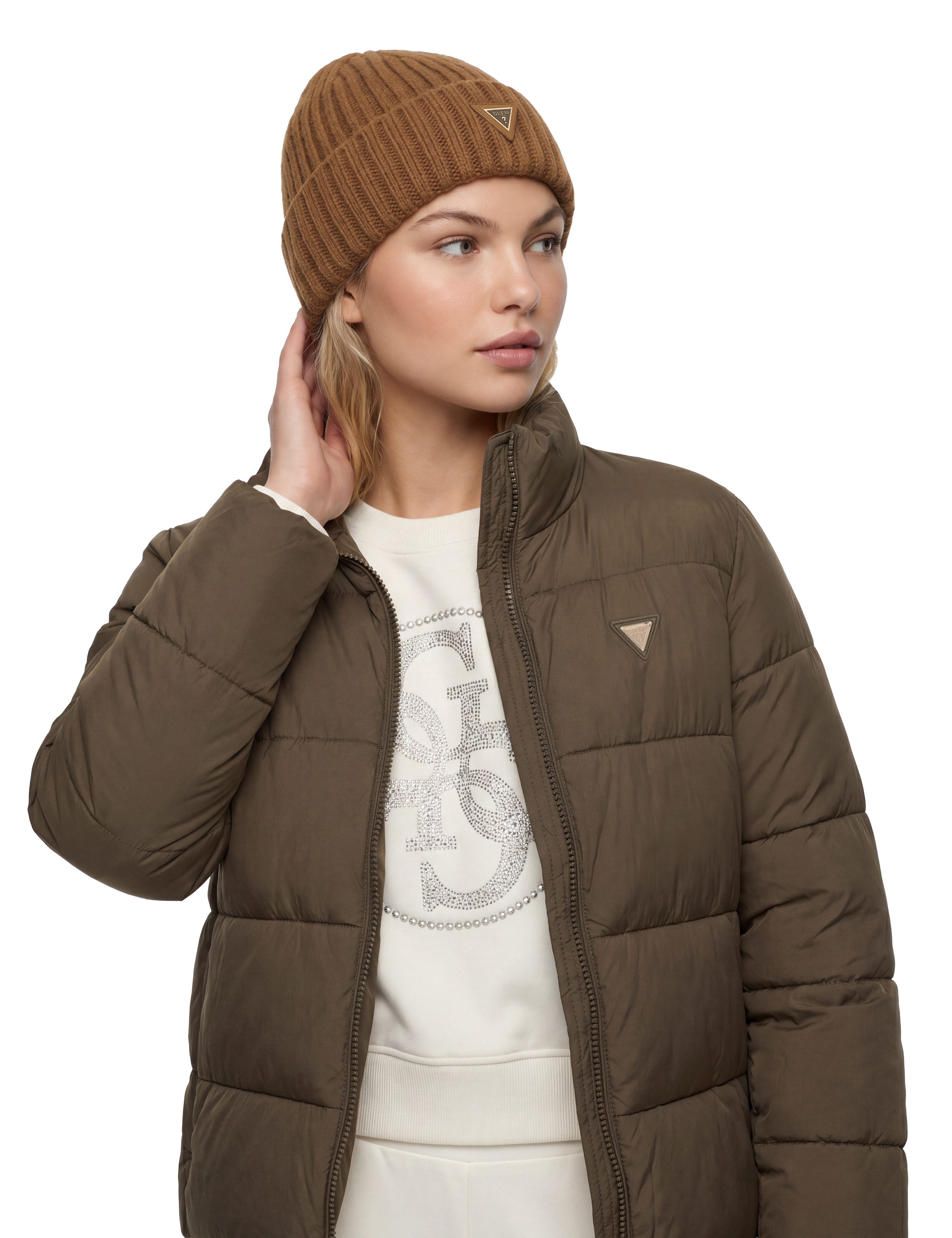 Guess Beanie NOELLE II KNITTED BEANIE mit Logo auf dem Umschlag
