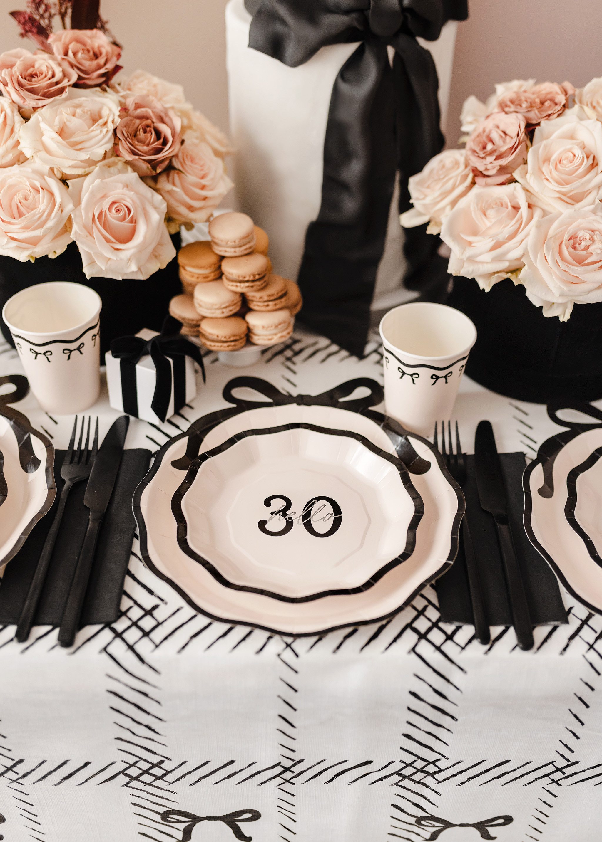 partydeco Einwegteller, Pappteller Hello 30 D.18cm 6er Set Ivory / Schwarz / Silber