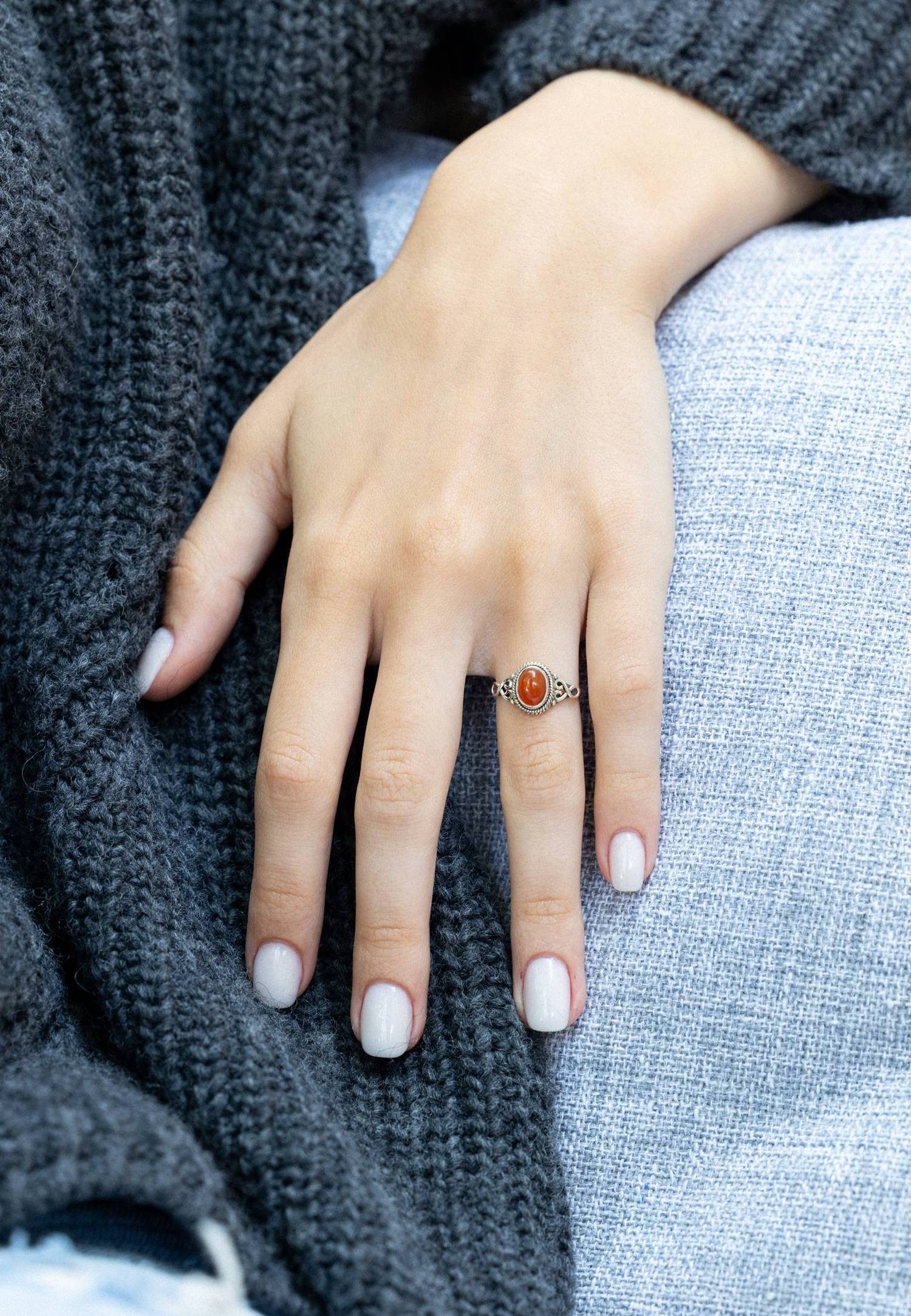 mantraroma Silberring BAGHIMI oval aus 925 Silber mit Karneol (Ring mit Schmuckbeutel), Damenring aus 925er Silber