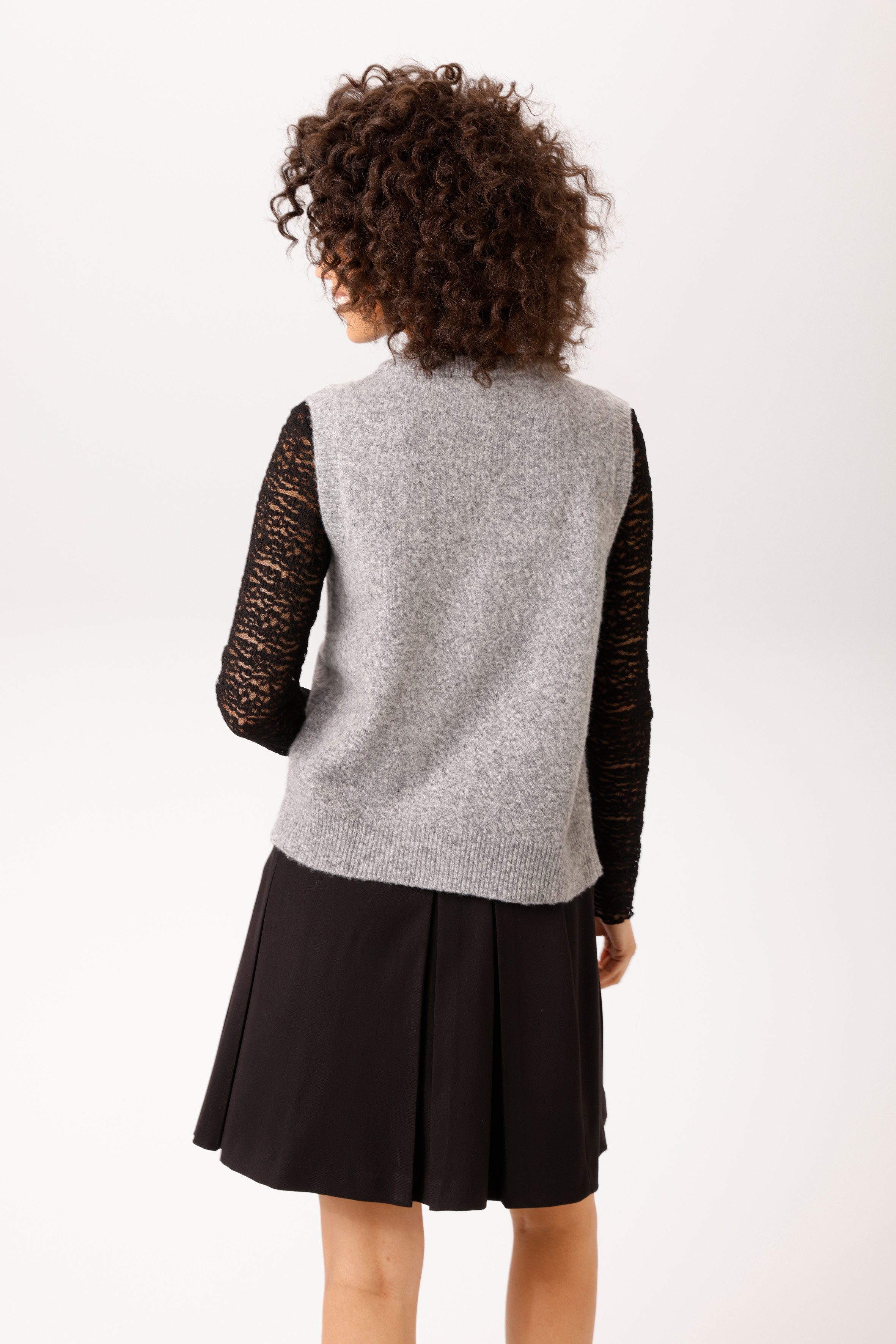 Aniston CASUAL Strickweste mit dekorativen Knöpfen zu schließen - NEUE KOLLEKTION – Bild 2 von 5