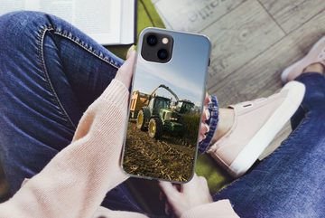 MuchoWow Handyhülle Traktor - Anhänger - Mais - Grün - Landleben, Handyhülle Apple iPhone 13, Smartphone-Bumper, Print, Handy