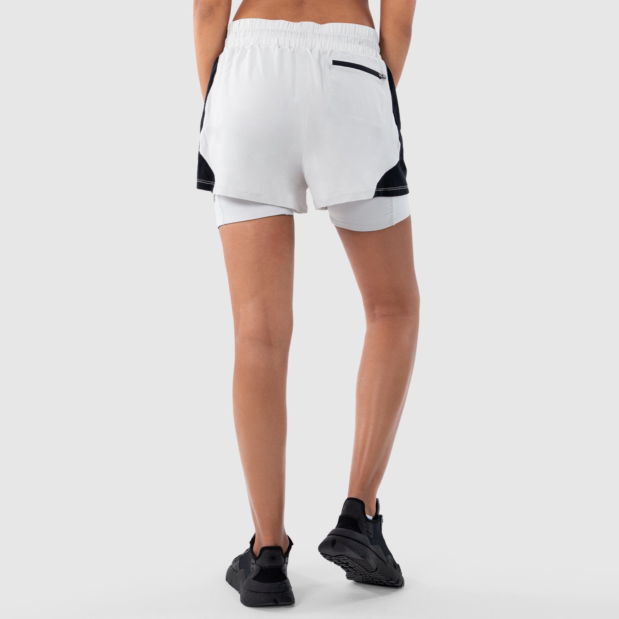 Maisie Grau Smilodox Shorts