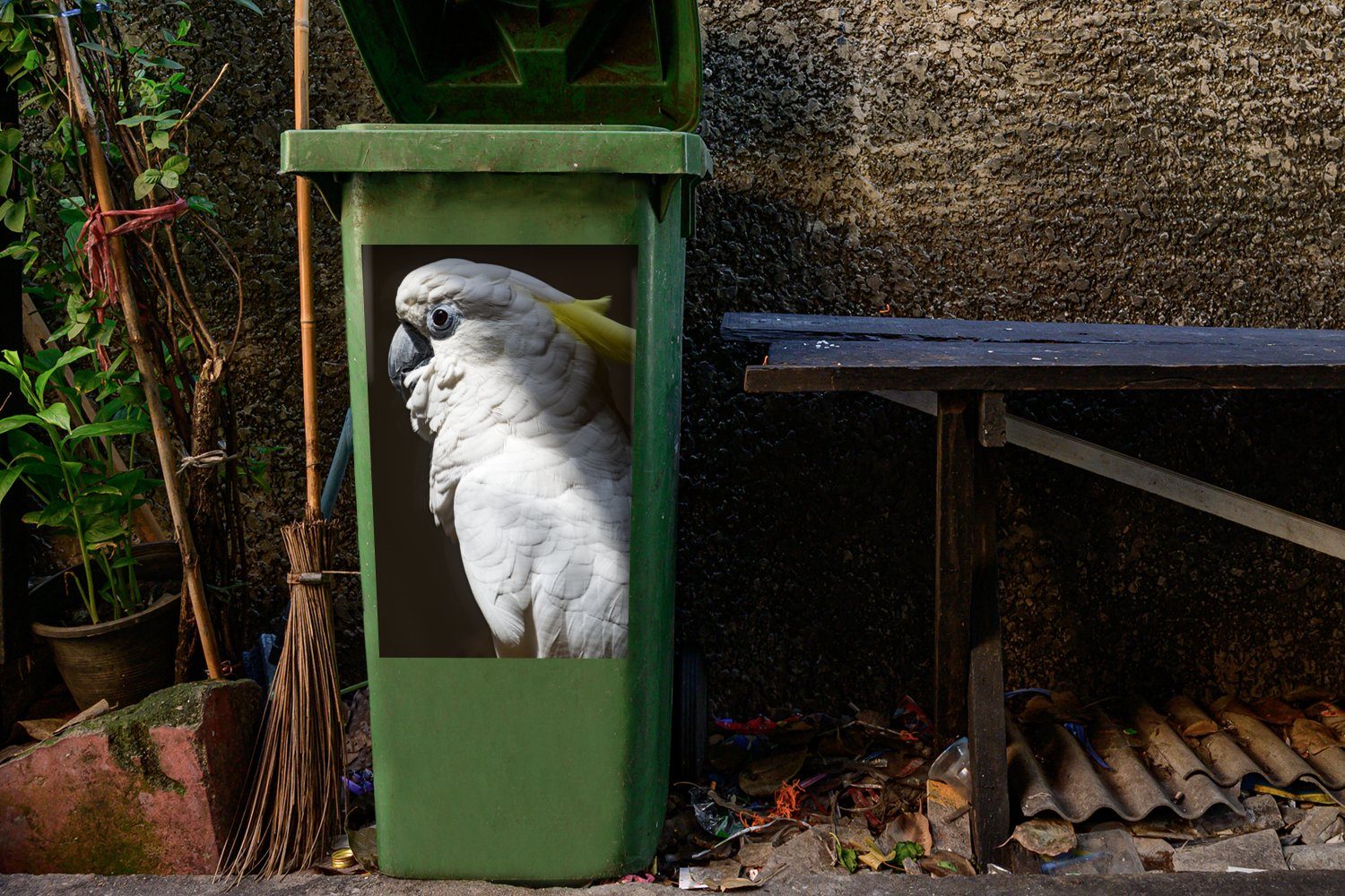 MuchoWow Wandsticker Sonnenstrahlen auf Mülleimer-aufkleber, Container, Abfalbehälter Sticker, Mülltonne, St), (1 dem weißen Kakadu