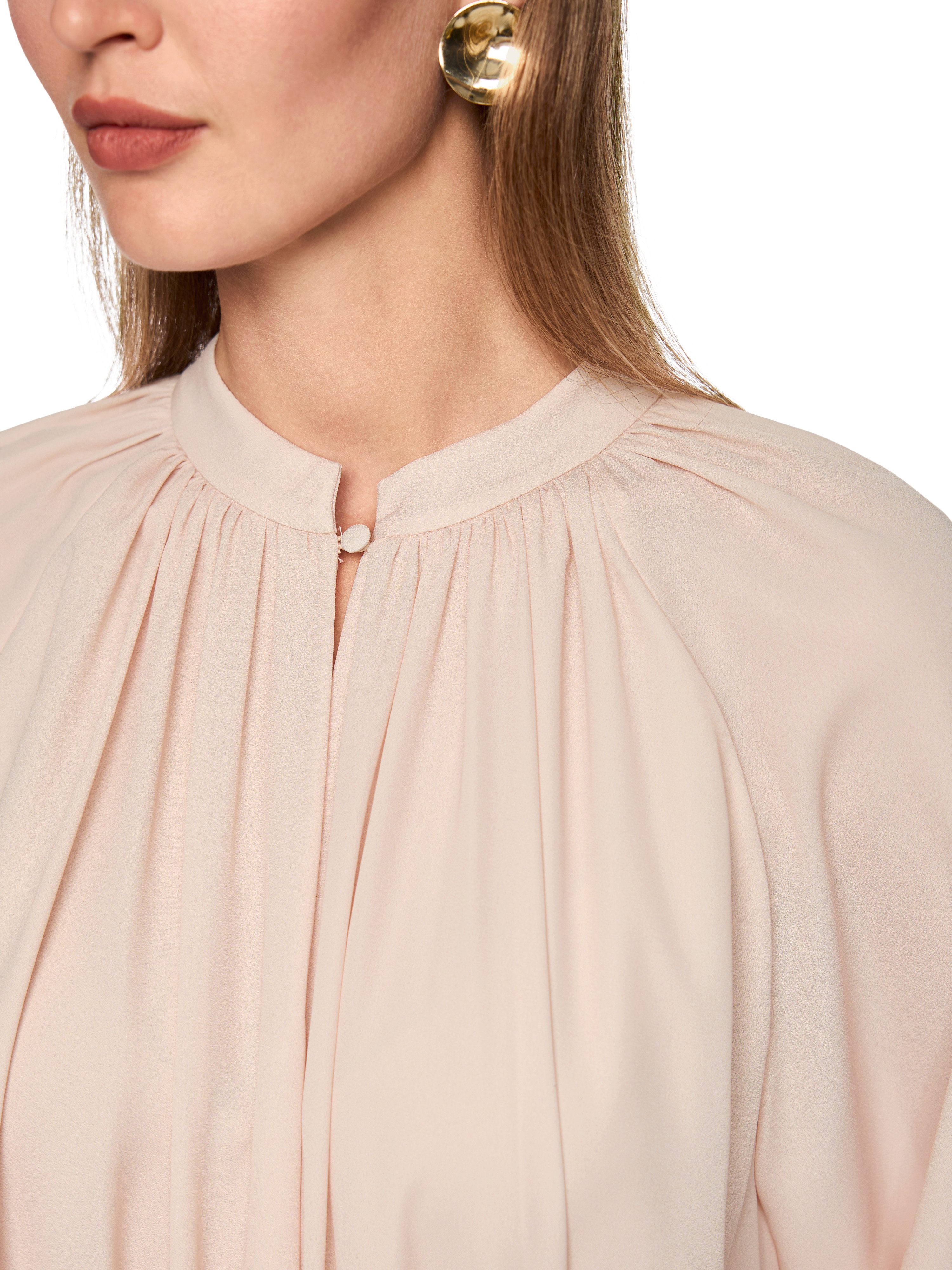 Marc Cain Midikleid Neutral Affinity Premium Damenmode Plissiertes Midikleid mit Blumenprint, fließender Stoff, Bindegürtel