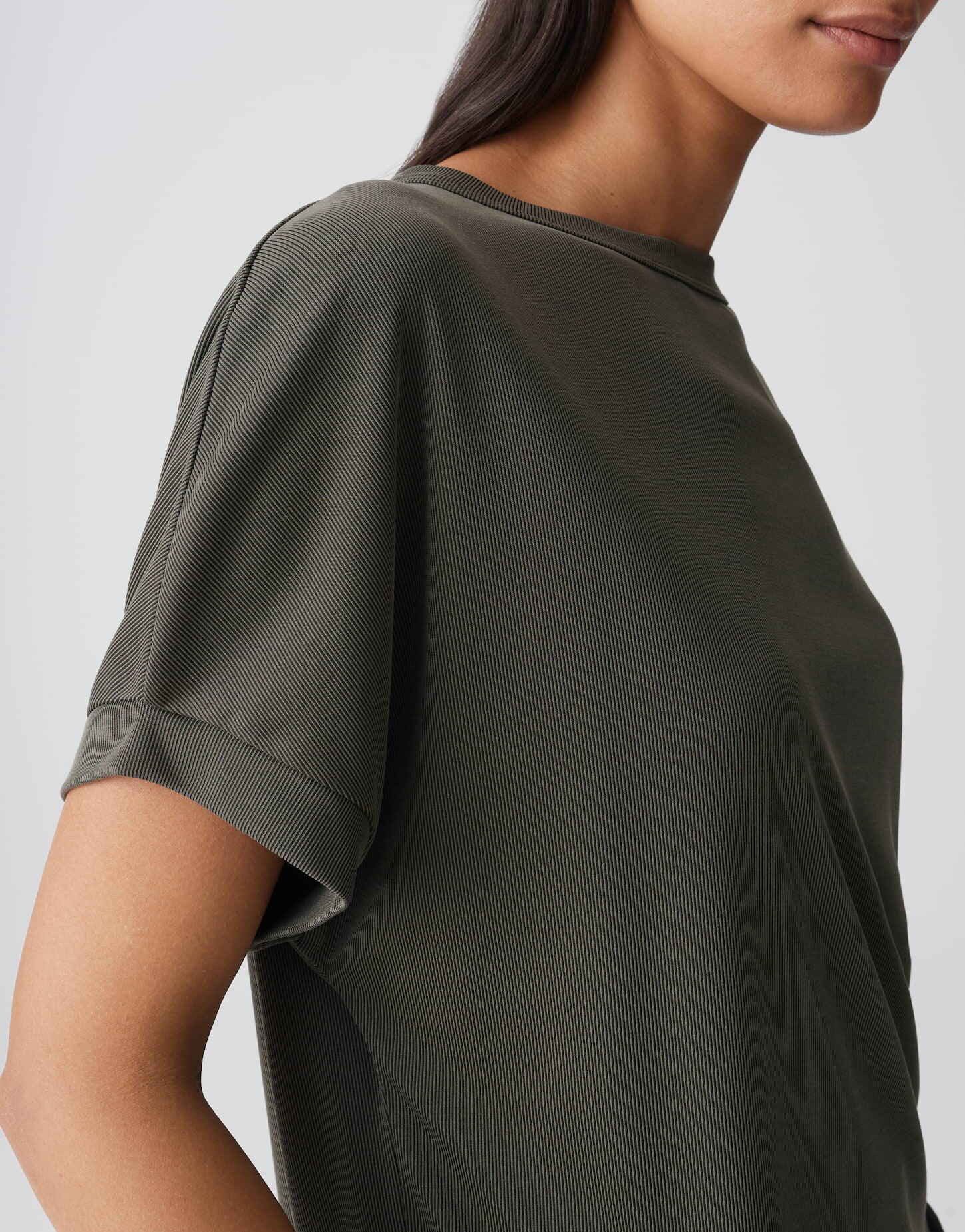 OPUS Kurzarmshirt Setama mit Rippstruktur Boxy Shirt Der abgerundete Saum wirkt modern und unkompliziert – Bild 4 von 5