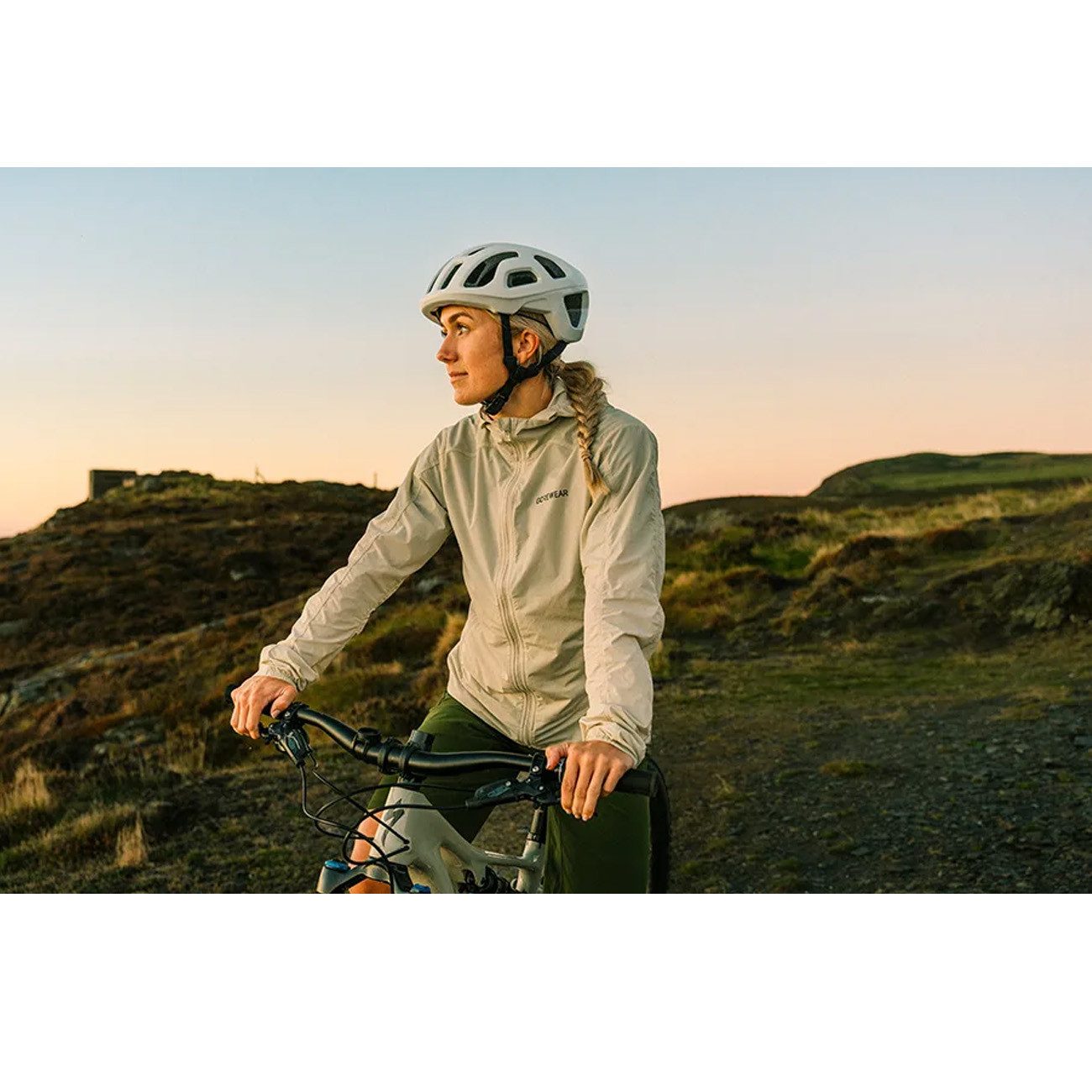 GORE® Wear Radtrikot Gore Wear Fernflow Hooded Windbreaker Damen Tech Beige