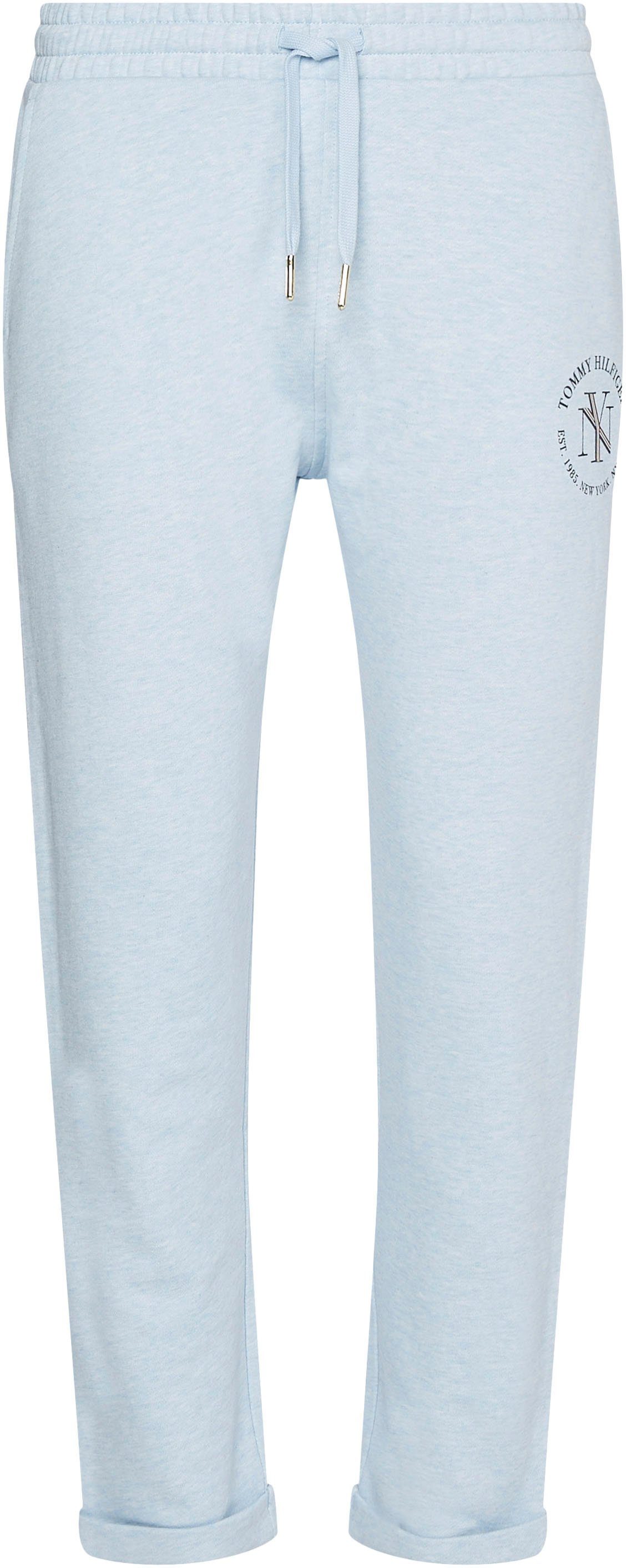 Tommy SWEATPANTS Hilfiger Hilfiger TAPERED Markenlabel Tommy Sweatpants mit ROUNDALL Breezy-Blue-Heather NYC