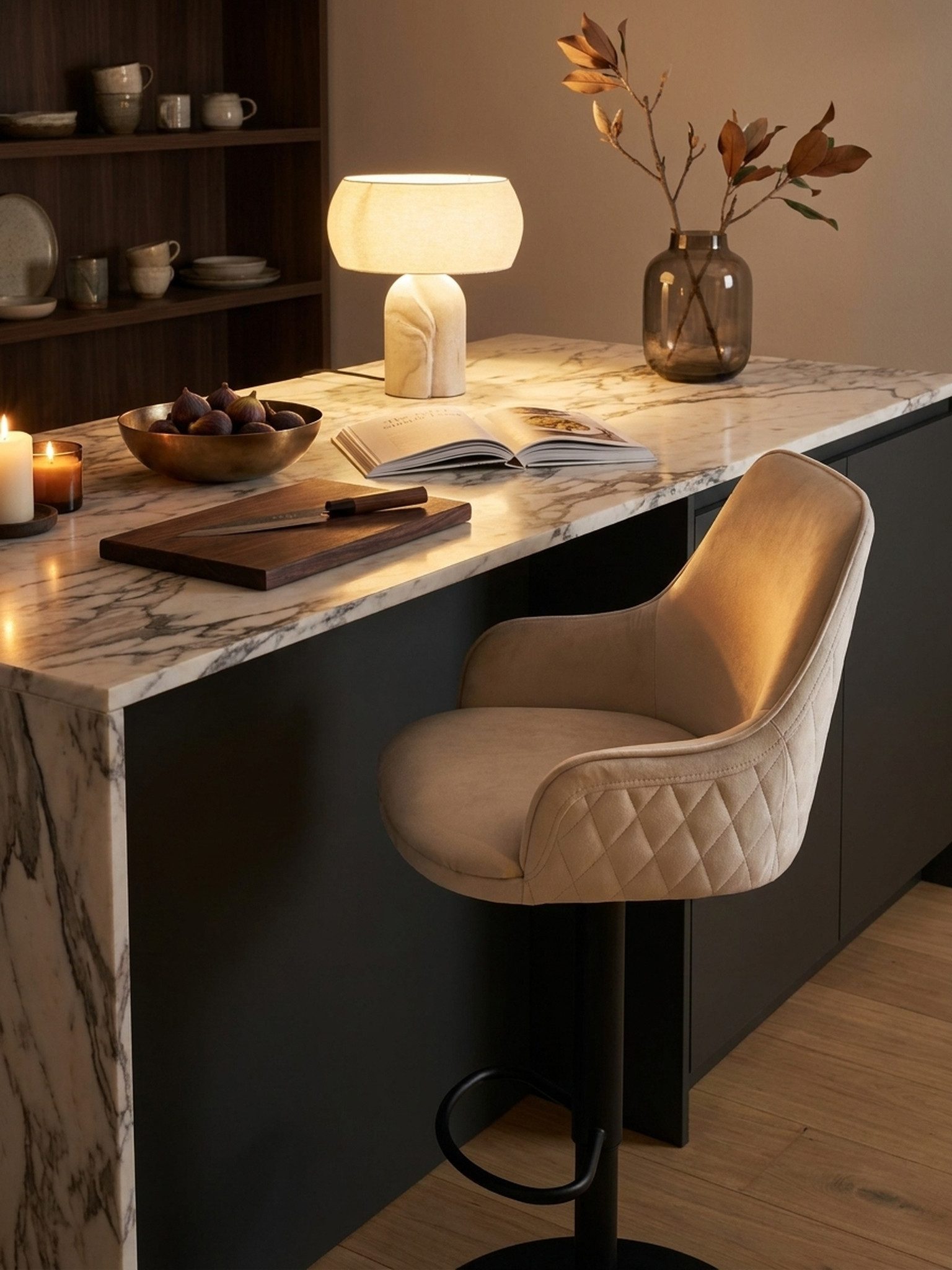 KADIMA DESIGN Barhocker Barhocker Samt Beige Hocker mit Lehne 86 - 106 cm, Küchenhocker (Metall-Trompetenfuß, Bistrohocker Gepolstert mit Armlehne), Höhenverstellbar Modern 100 kg, Barstuhl Tresenhocker mit