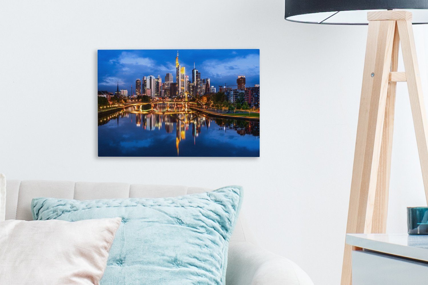 OneMillionCanvasses® Leinwandbild Skyline von Frankfurt am Main in Deutschland am Abend, Fotodruck (1 St), Leinwand Bilder Klein, Wand Dekoration Aesthetic 30x20 cm