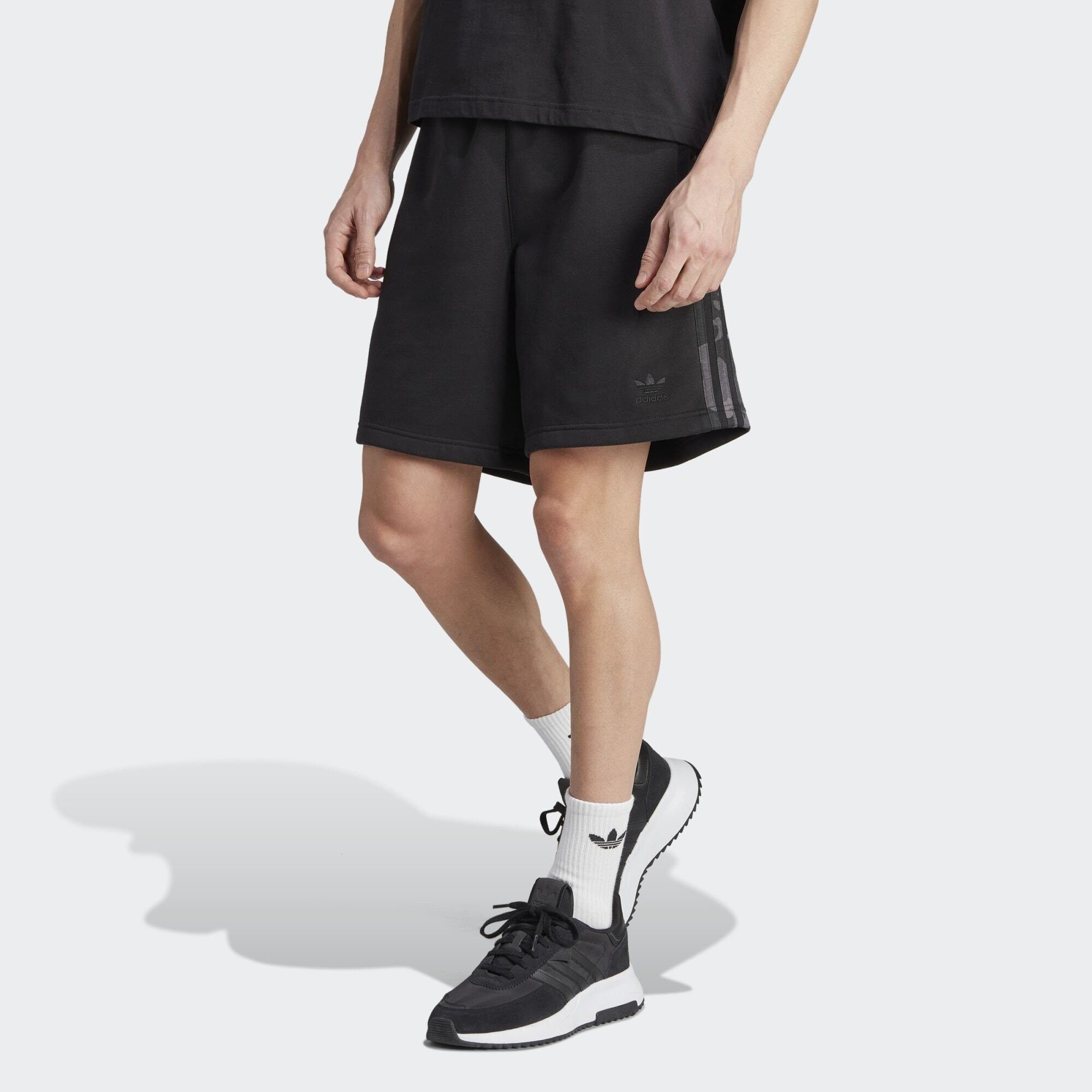 adidas Originals Shorts GRAPHICS CAMO STRIPE SHORTS Black