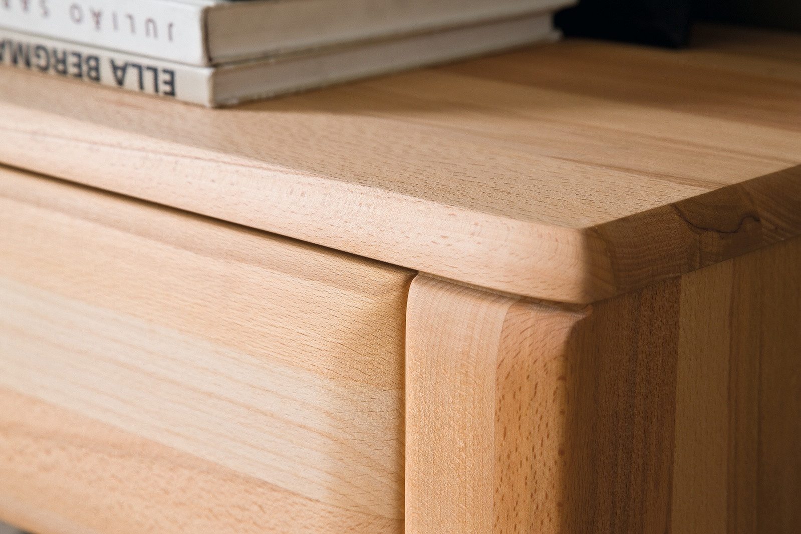 Empinio24 Highboard Sanremo, Breite 107 cm, 2-türig, Kernbuche teilmassiv
