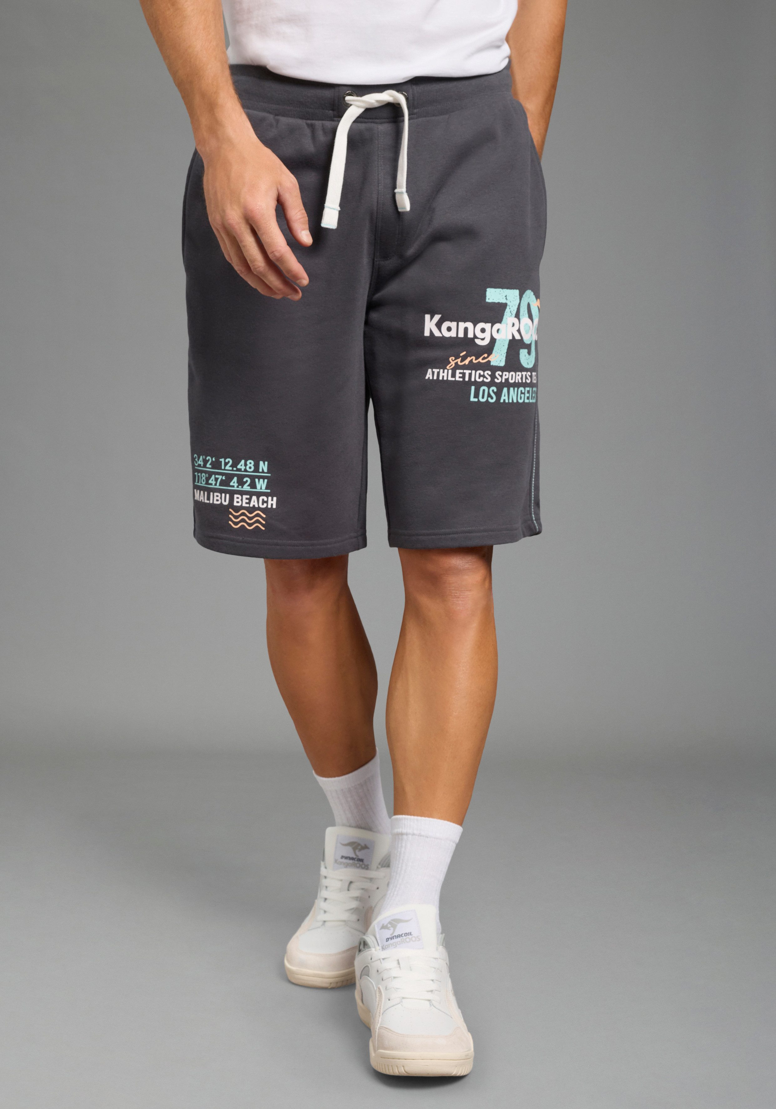 KangaROOS Sweatshorts mit elastischem Bund, mit Kordelzug am Bund, auch in großen Größen. € 29,99, (€ 29,99 pro 1 Stk).