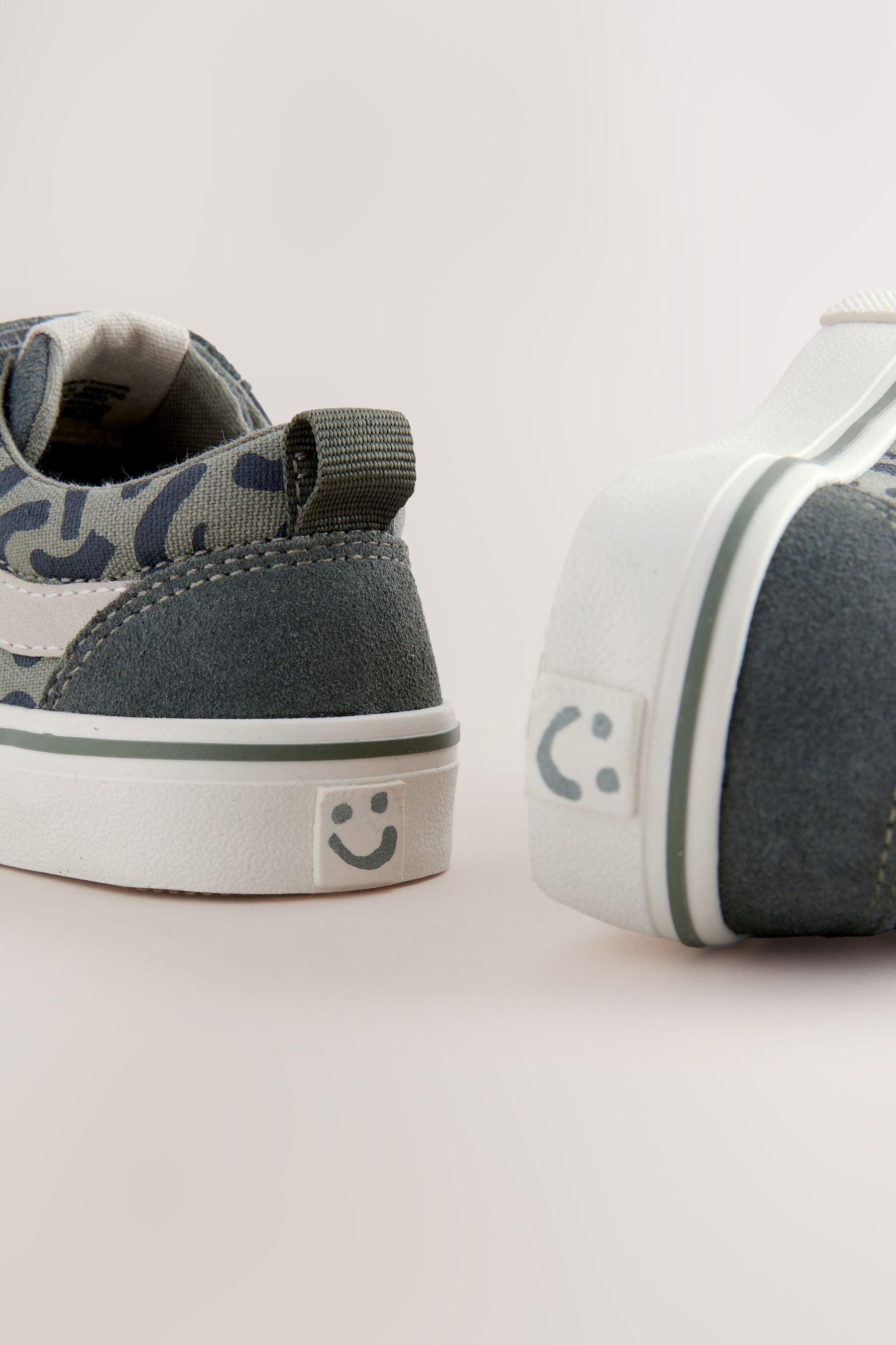 Next Skatersneaker mit Klettverschluss weite Passform Sneaker (1-tlg)