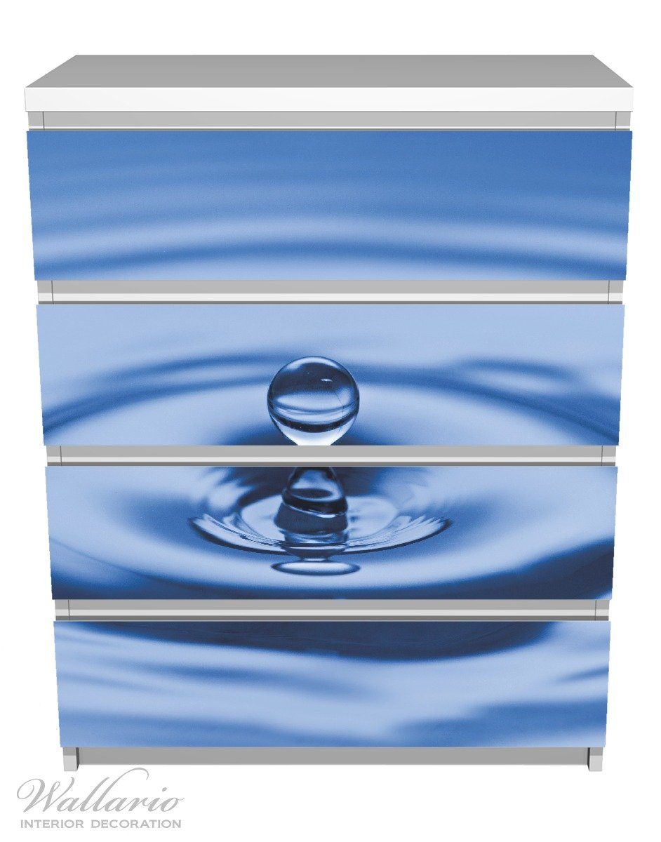 Wallario Möbelfolie Wassertropfen im blauen Wasser