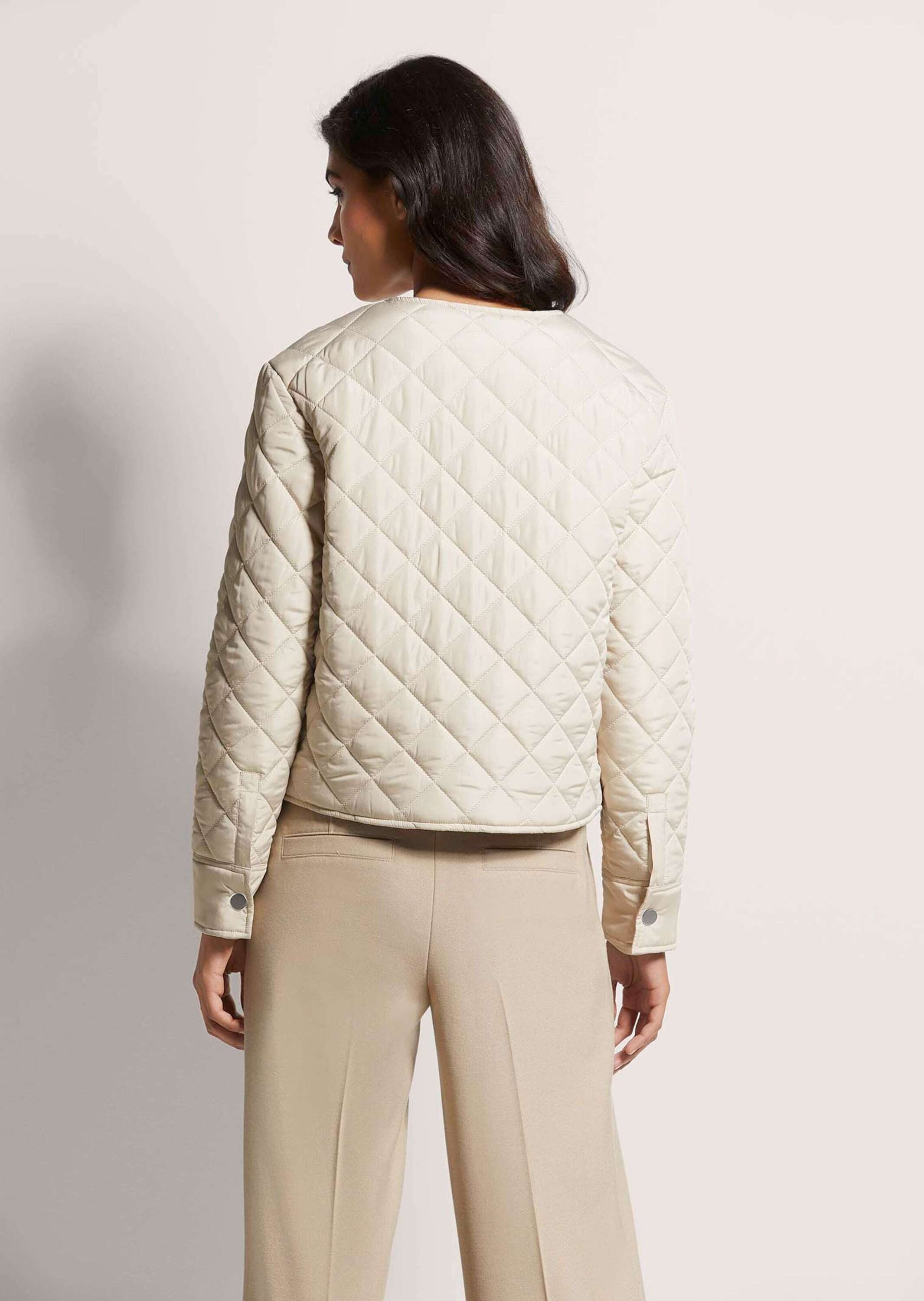 MADELEINE Outdoorjacke Sportive Steppjacke, leicht gefüttert Unifarbenes Design mit rundem Ausschnitt und Druckknöpfen