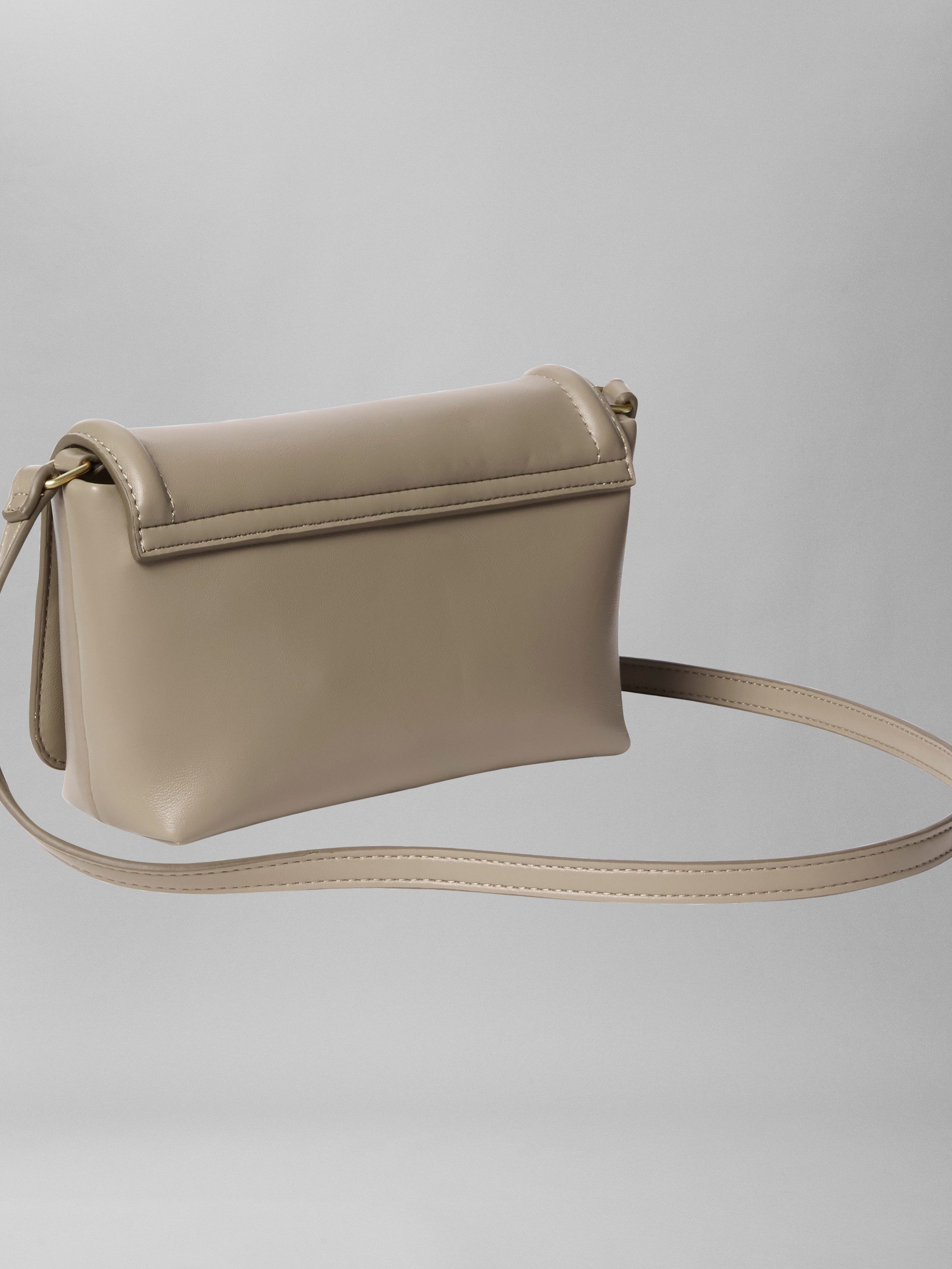 Calvin Klein Umhängetasche RAISED CK FLAP CROSSBODY, Damen-Schultertasche, Handtasche, kleine Abendtasche mit CK-Logo