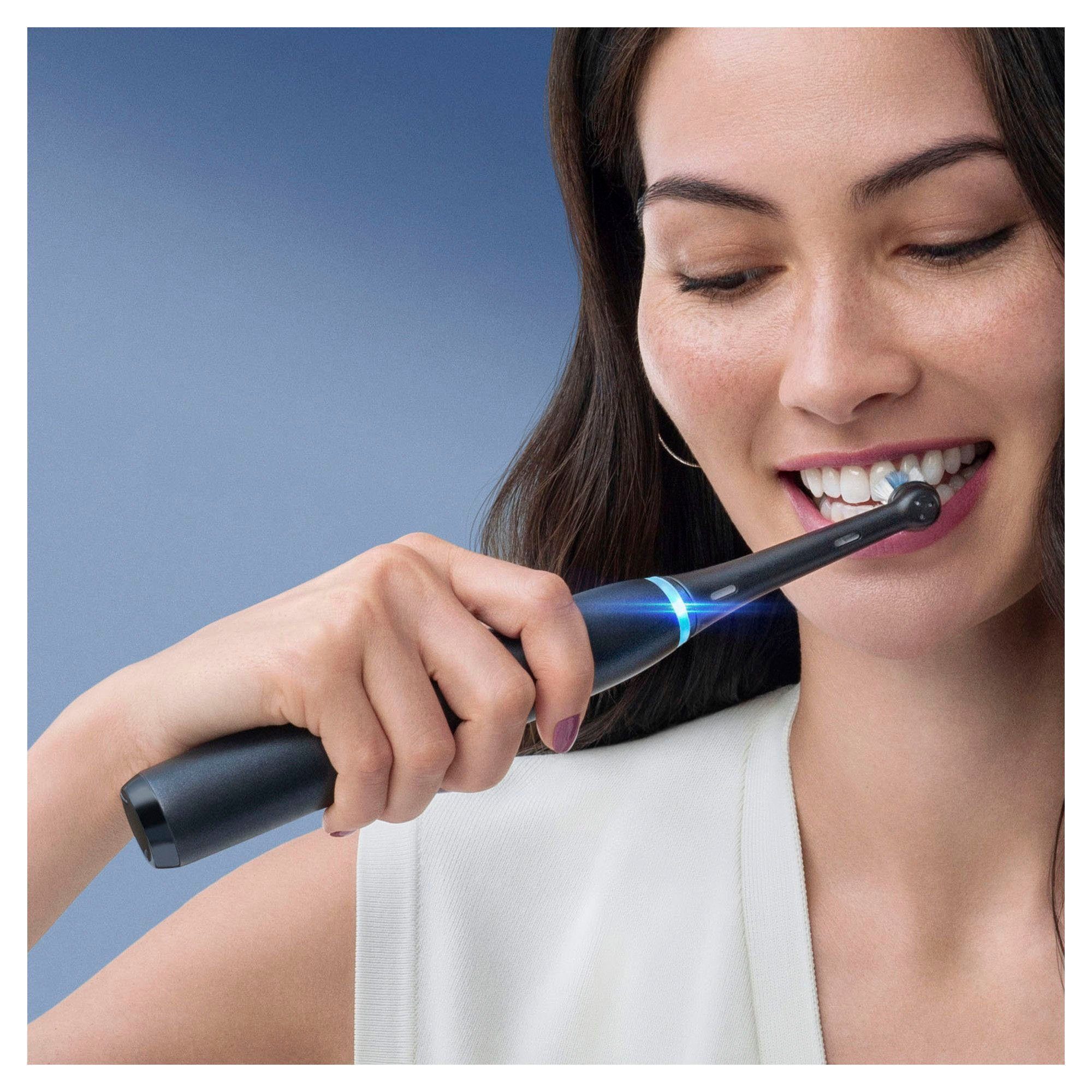 Oral-B Elektrische Zahnbürste iO Series 8, Aufsteckbürsten: 1 St., mit Reiseetui