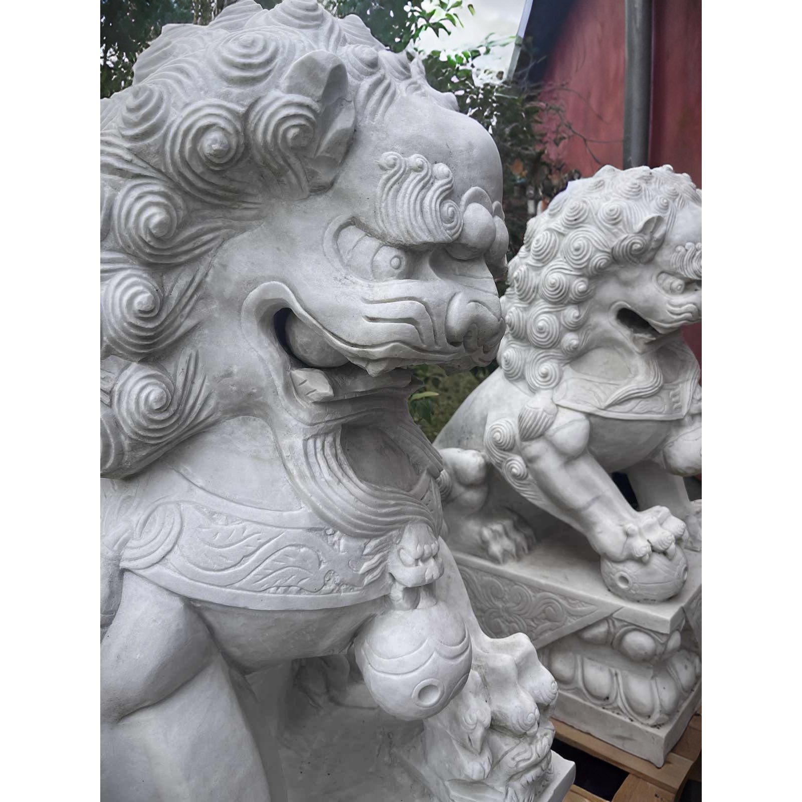 Asien LifeStyle Gartenfigur Wächterlöwen Marmorstein Garten 115cm Steinlöwen China Tempellöwen